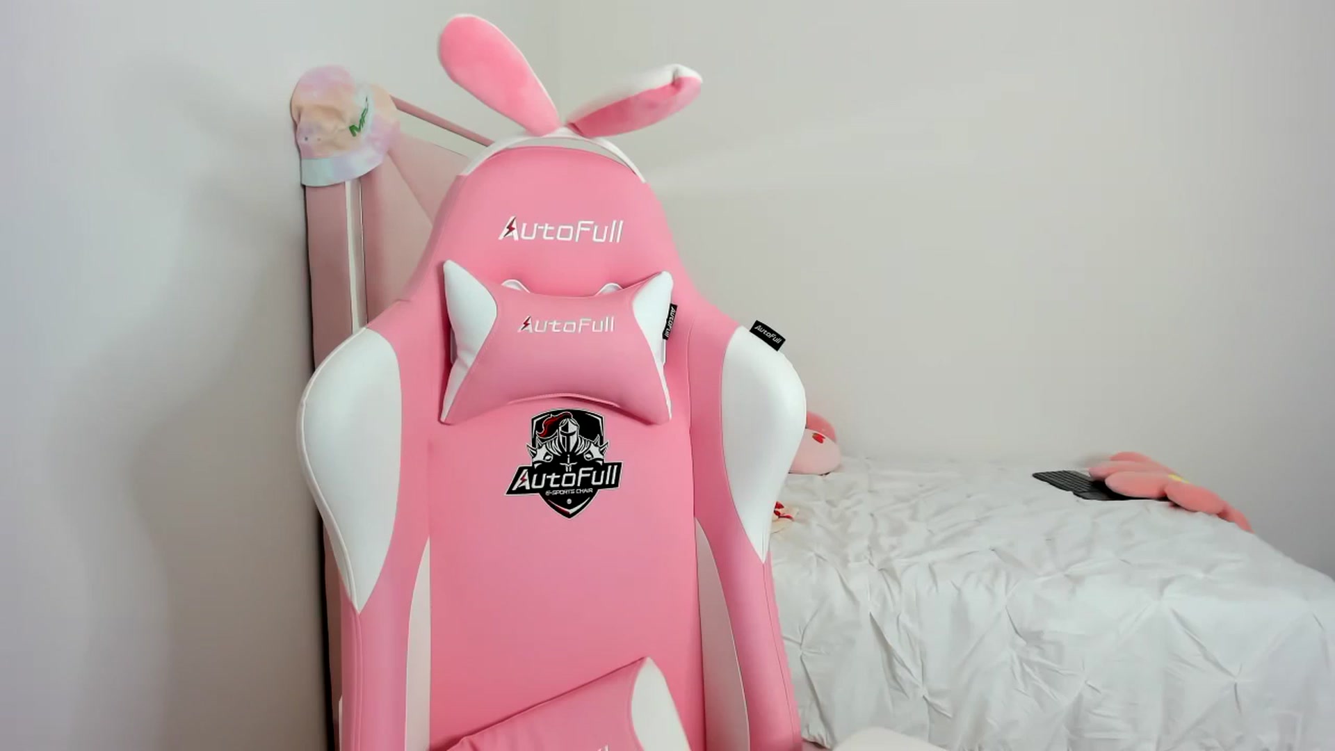 Gallery image thumbnail from Cherrycute666's myfreecams stream on, 11/24/2023, 02:49 image 12 of 20