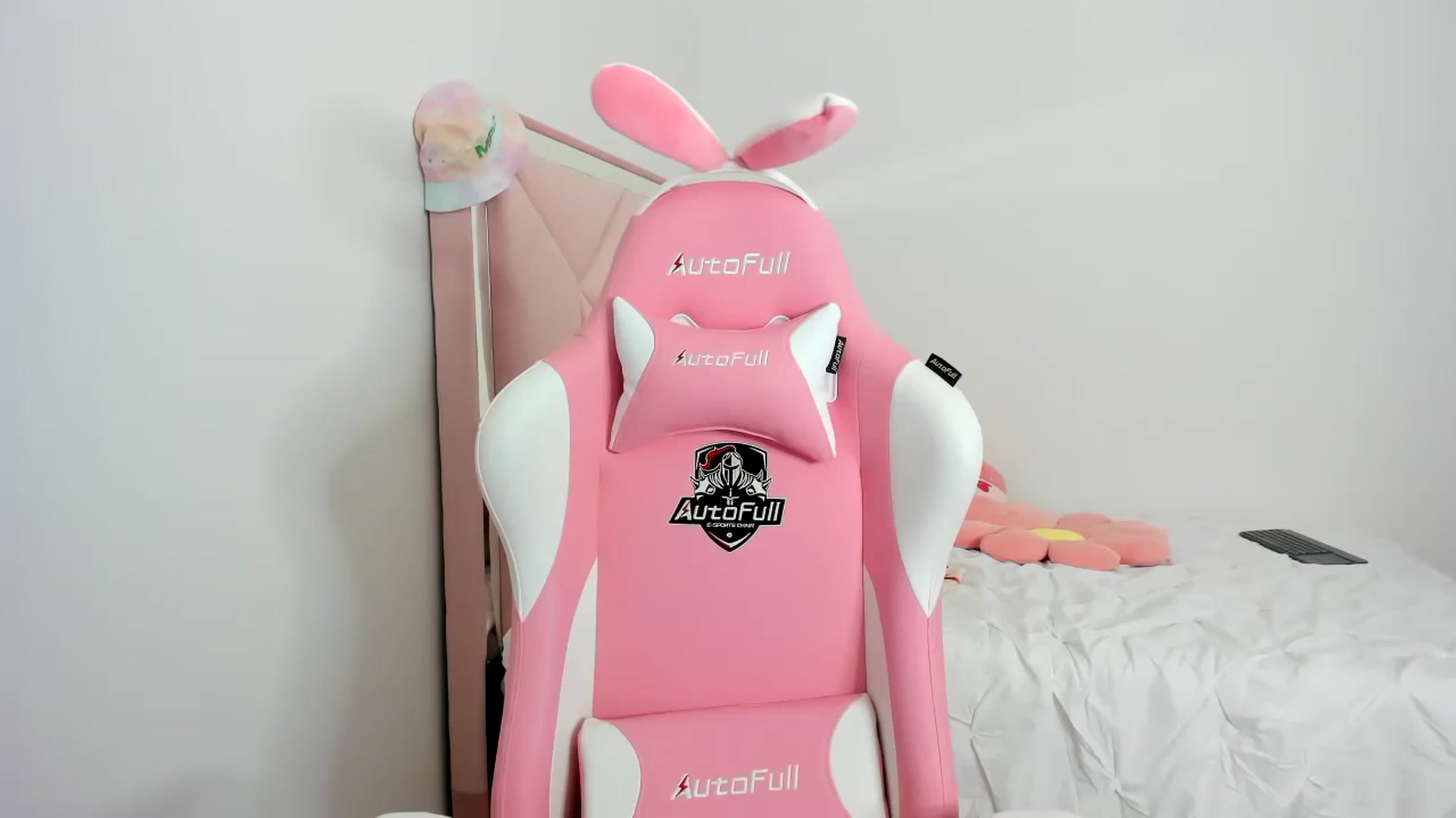 Gallery image thumbnail from Cherrycute666's myfreecams stream on, 11/24/2023, 04:55 image 10 of 20