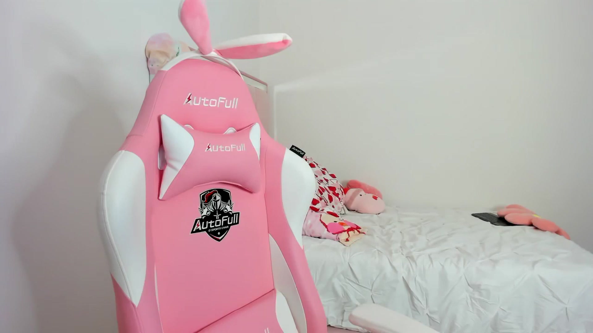 Gallery image thumbnail from Cherrycute666's myfreecams stream on, 11/24/2023, 04:55 image 4 of 20