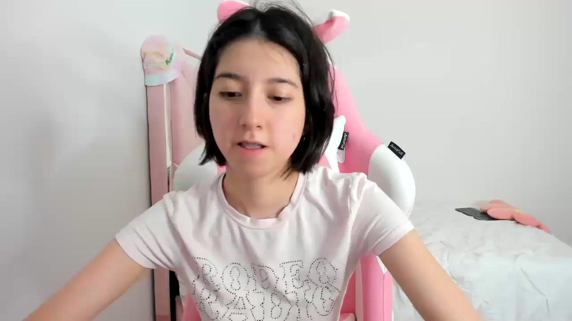 Gallery image thumbnail from Cherrycute666's myfreecams stream on, 11/24/2023, 04:55 image 3 of 20