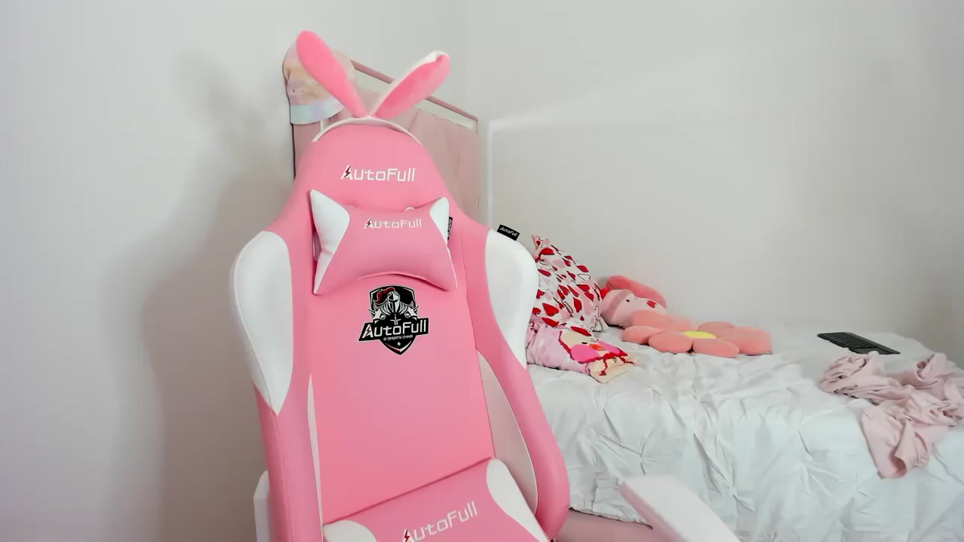 Gallery image thumbnail from Cherrycute666's myfreecams stream on, 11/24/2023, 06:48 image 4 of 20