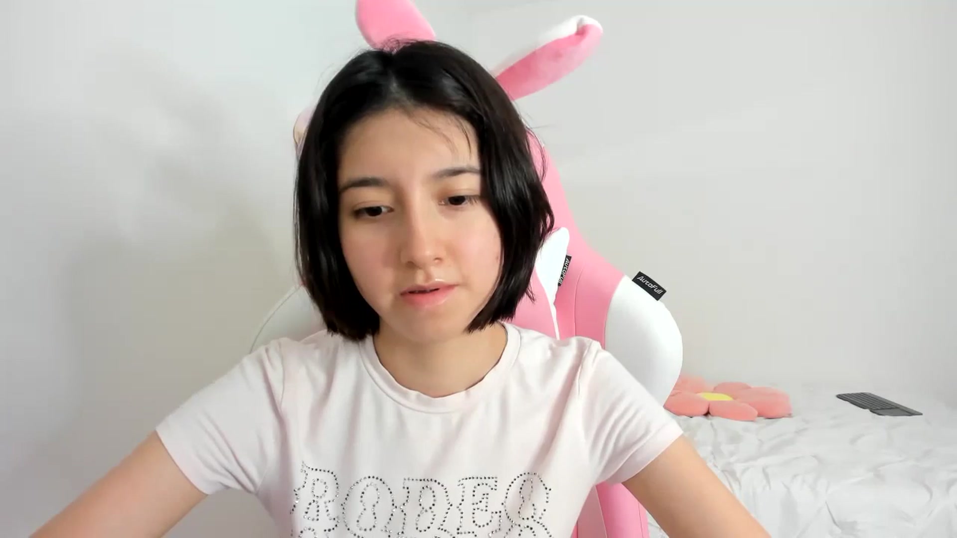 Gallery image thumbnail from Cherrycute666's myfreecams stream on, 11/24/2023, 06:48 image 17 of 20