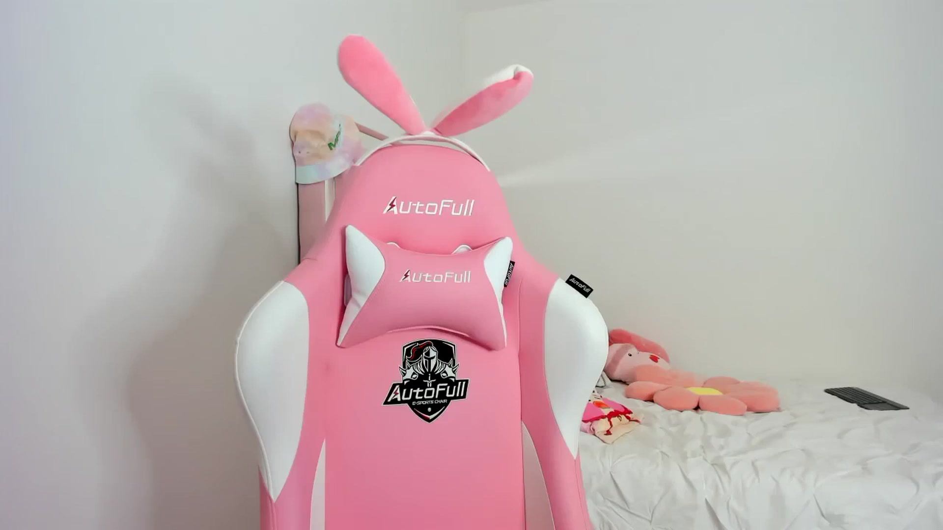 Gallery image thumbnail from Cherrycute666's myfreecams stream on, 11/24/2023, 06:48 image 16 of 20