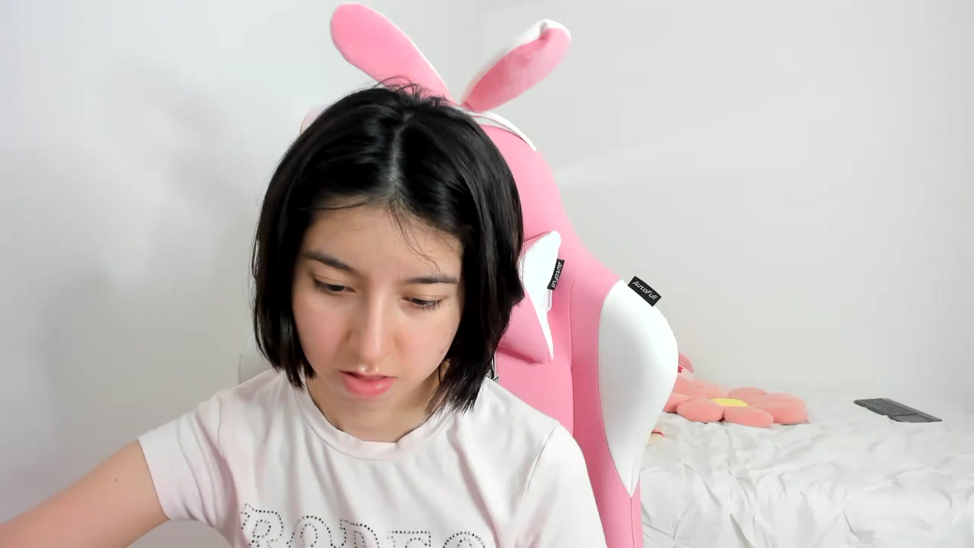 Gallery image thumbnail from Cherrycute666's myfreecams stream on, 11/24/2023, 07:39 image 6 of 20