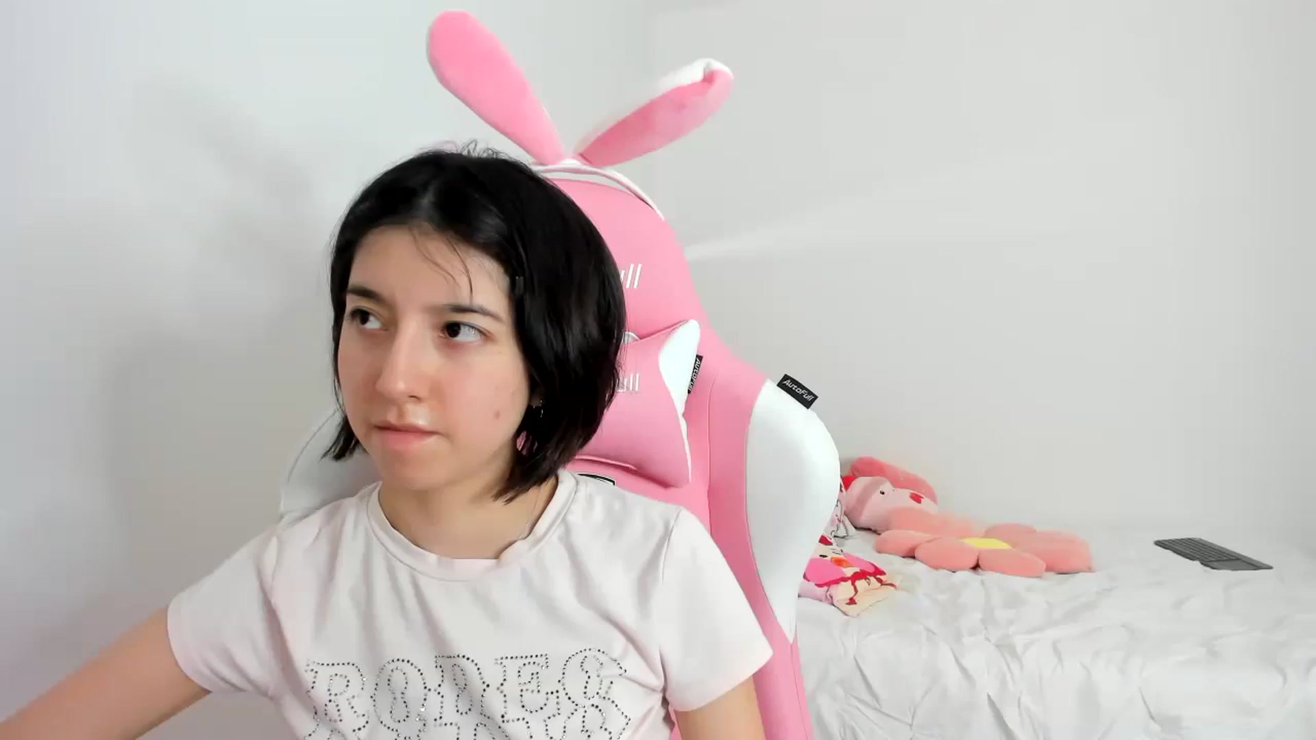 Gallery image thumbnail from Cherrycute666's myfreecams stream on, 11/24/2023, 07:39 image 1 of 20