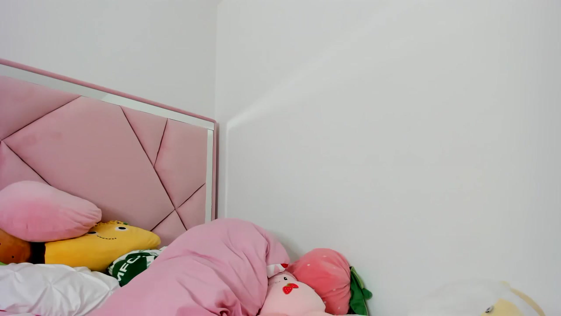 Gallery image thumbnail from Cherrycute666's myfreecams stream on, 11/24/2023, 10:15 image 11 of 20