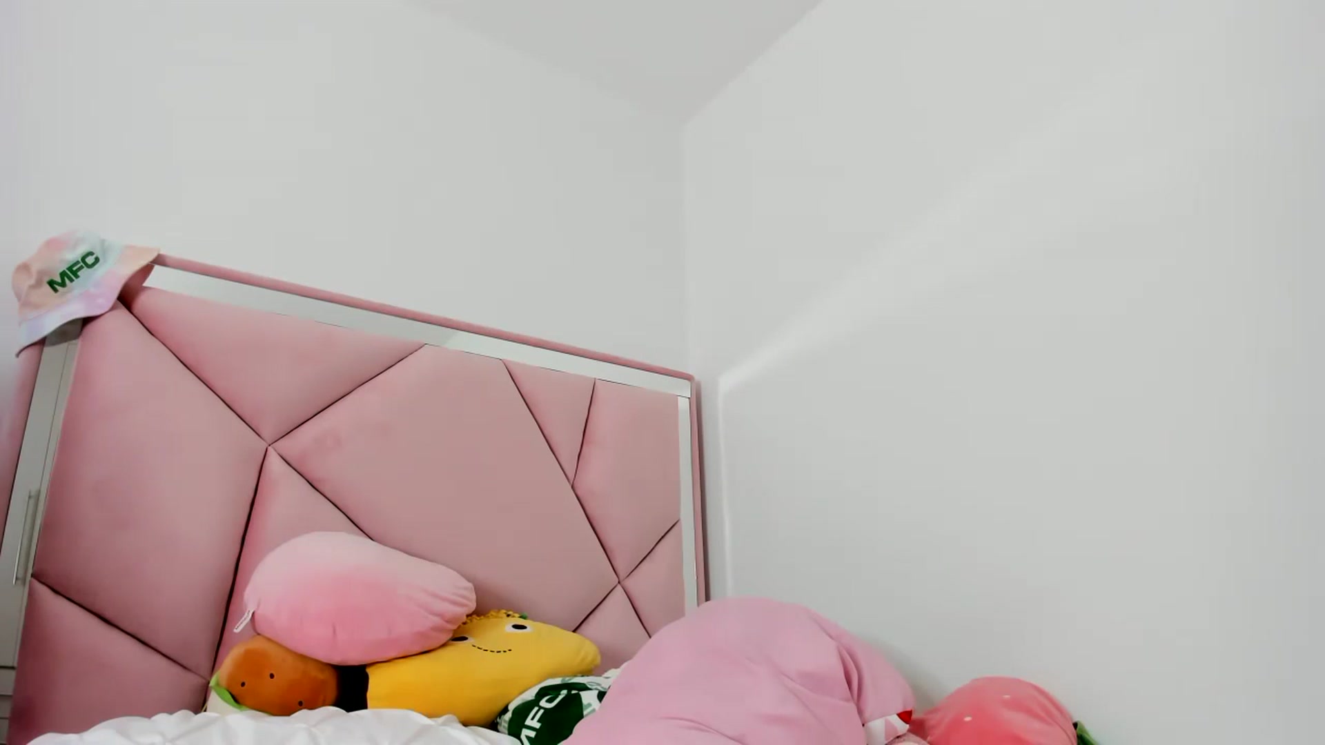 Gallery image thumbnail from Cherrycute666's myfreecams stream on, 11/24/2023, 10:15 image 14 of 20