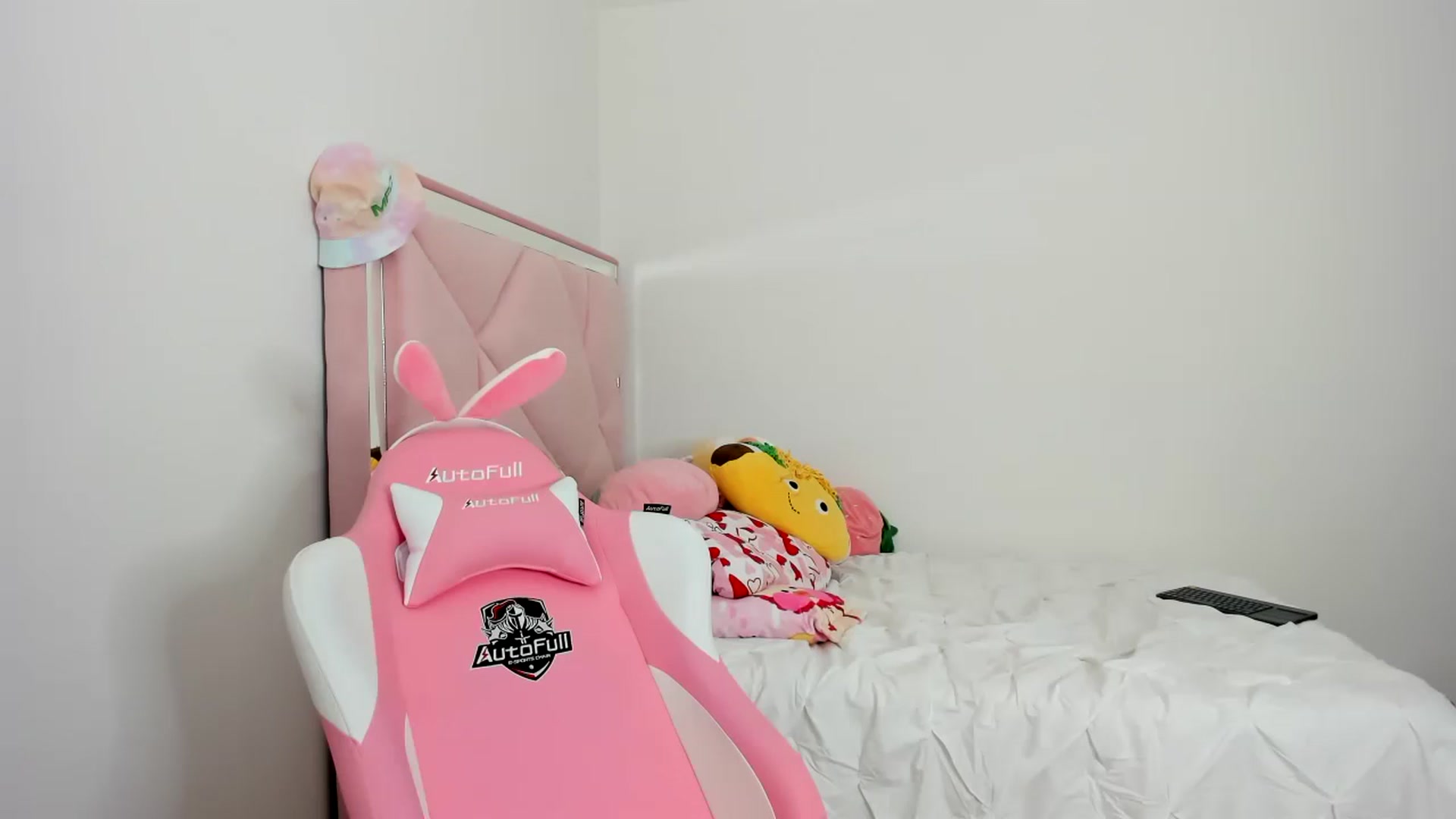 Gallery image thumbnail from Cherrycute666's myfreecams stream on, 11/24/2023, 23:55 image 15 of 20