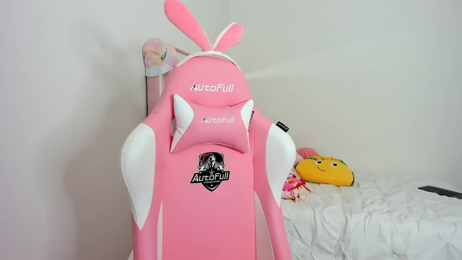Gallery image thumbnail from Cherrycute666's myfreecams stream on, 11/25/2023, 05:35 image 11 of 20