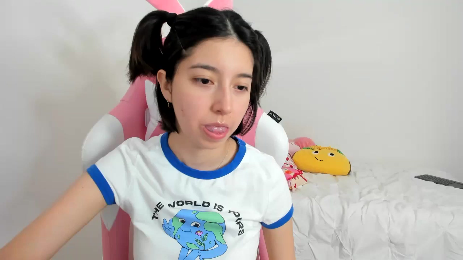 Gallery image thumbnail from Cherrycute666's myfreecams stream on, 11/25/2023, 05:35 image 4 of 20