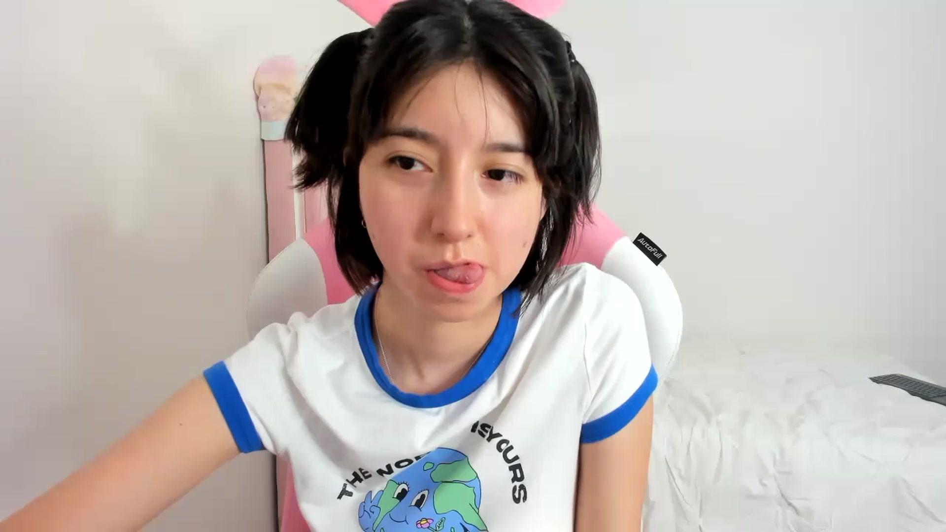 Gallery image thumbnail from Cherrycute666's myfreecams stream on, 11/25/2023, 12:03 image 10 of 20