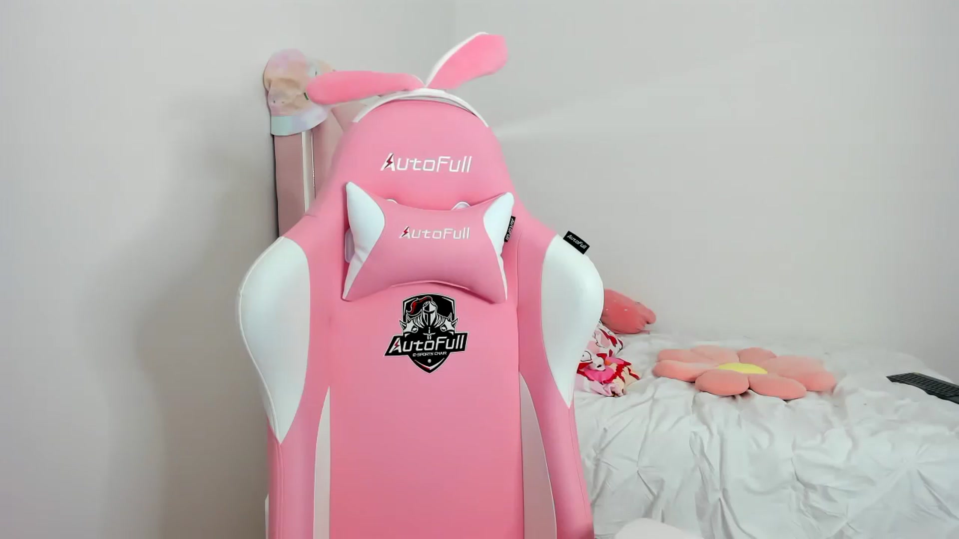 Gallery image thumbnail from Cherrycute666's myfreecams stream on, 11/25/2023, 14:07 image 16 of 20