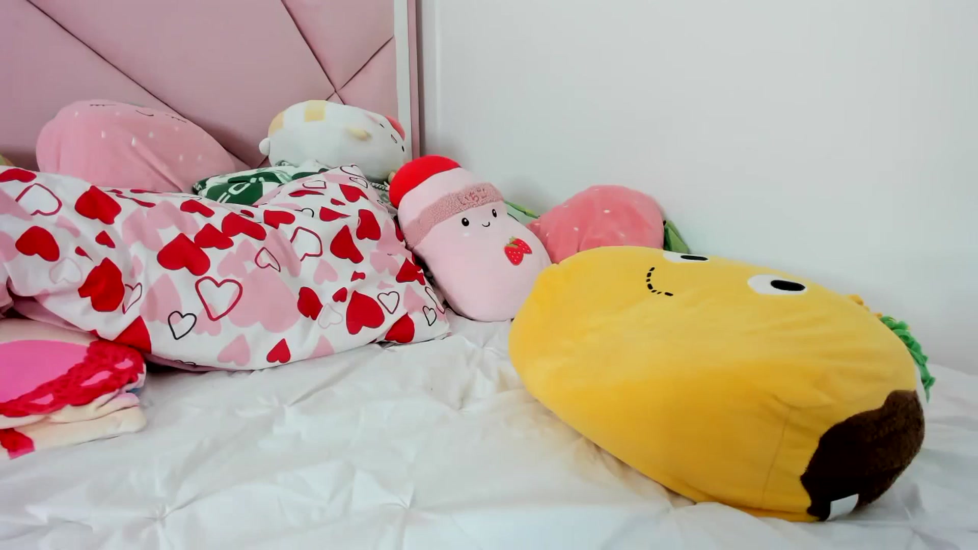 Gallery image thumbnail from Cherrycute666's myfreecams stream on, 11/25/2023, 14:07 image 2 of 20