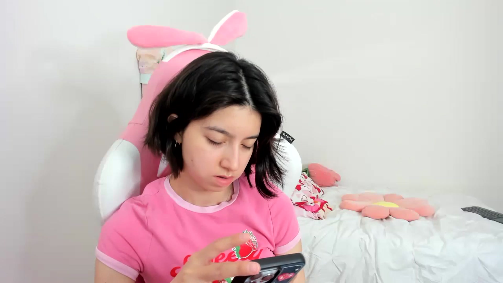 Gallery image thumbnail from Cherrycute666's myfreecams stream on, 11/25/2023, 14:28 image 20 of 20