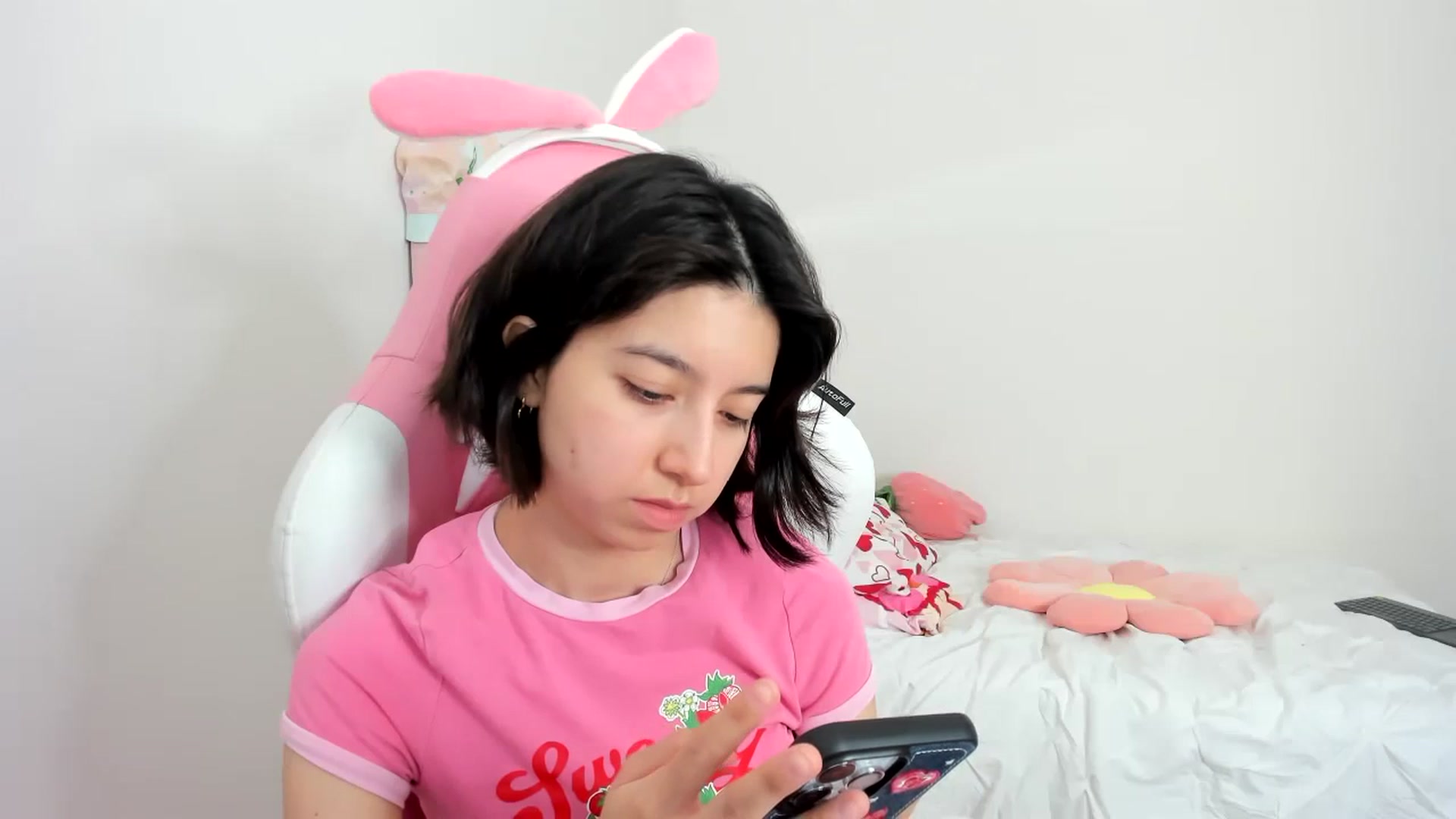 Gallery image thumbnail from Cherrycute666's myfreecams stream on, 11/25/2023, 14:28 image 19 of 20