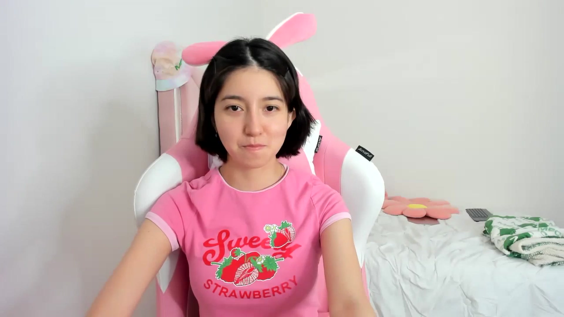 Gallery image thumbnail from Cherrycute666's myfreecams stream on, 11/26/2023, 24:01 image 17 of 20
