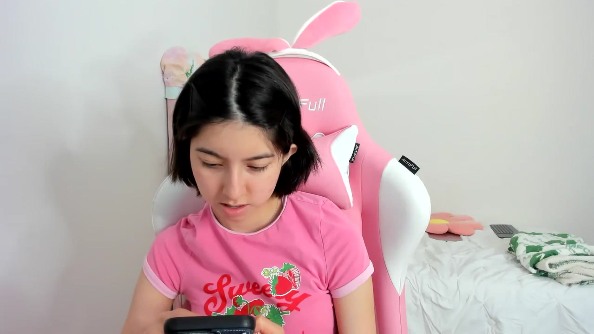 Gallery image thumbnail from Cherrycute666's myfreecams stream on, 11/26/2023, 24:01 image 9 of 20