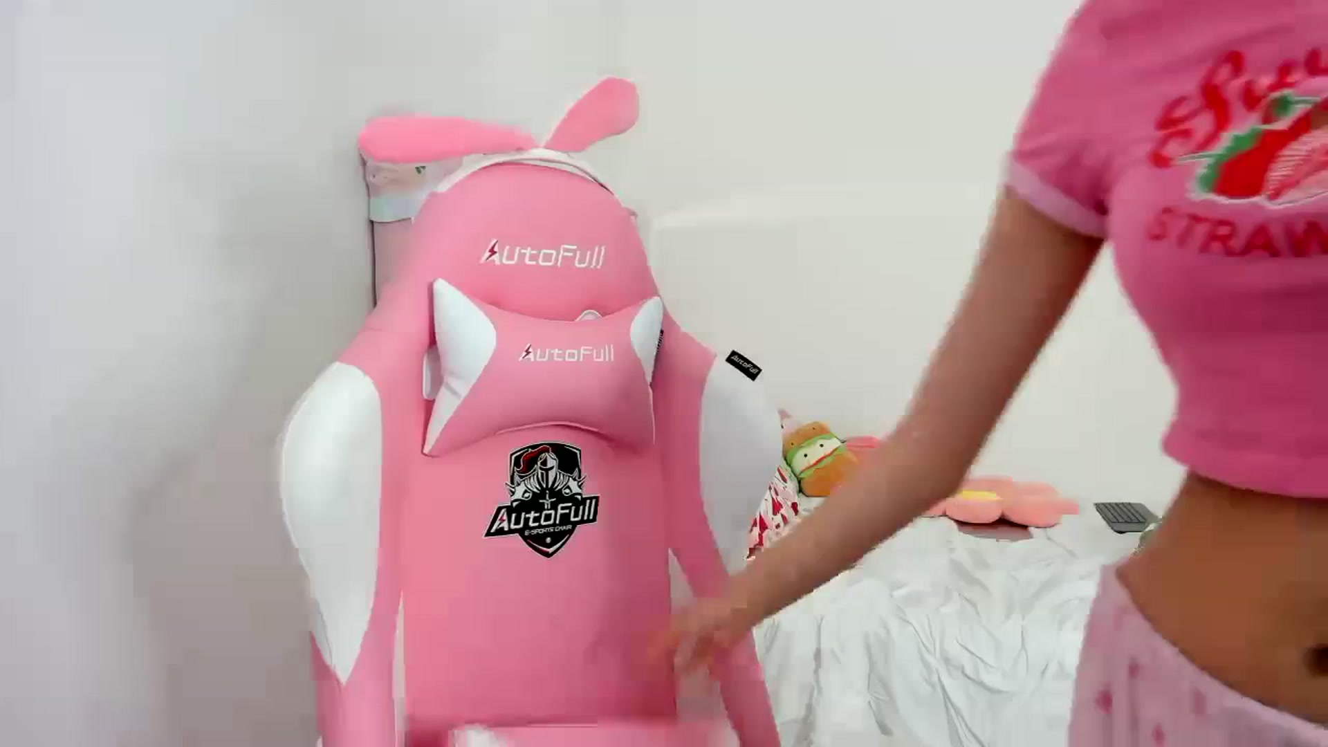Gallery image thumbnail from Cherrycute666's myfreecams stream on, 11/26/2023, 24:01 image 1 of 20
