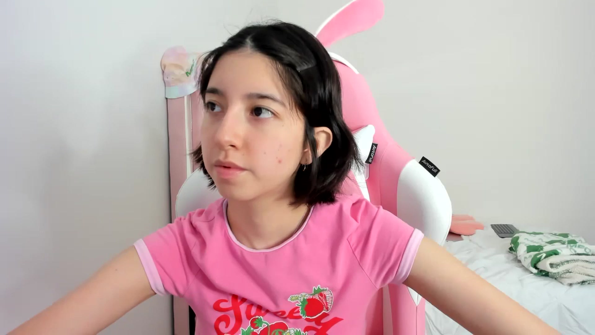 Gallery image thumbnail from Cherrycute666's myfreecams stream on, 11/26/2023, 24:01 image 4 of 20