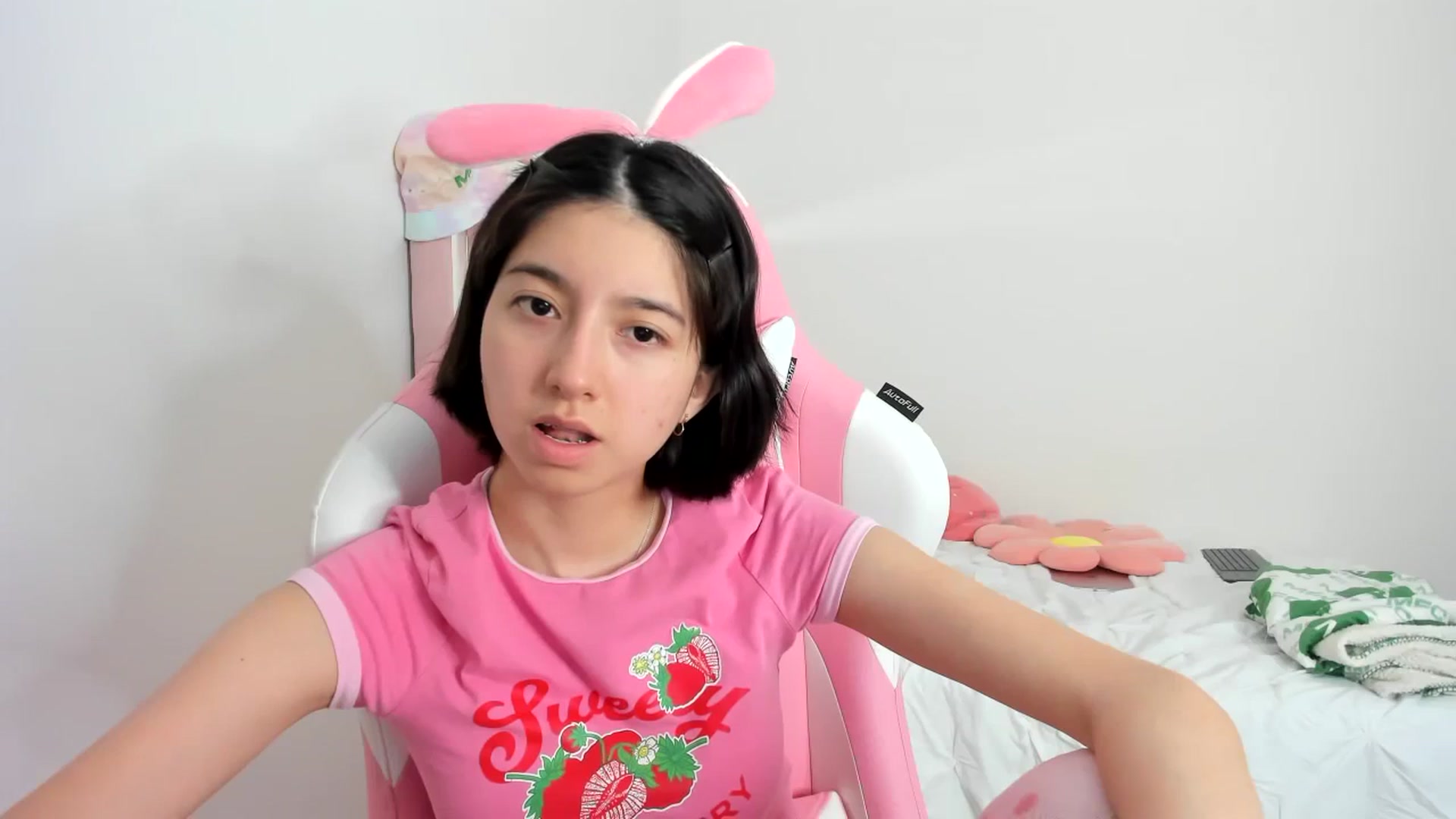 Gallery image thumbnail from Cherrycute666's myfreecams stream on, 11/26/2023, 24:43 image 2 of 20