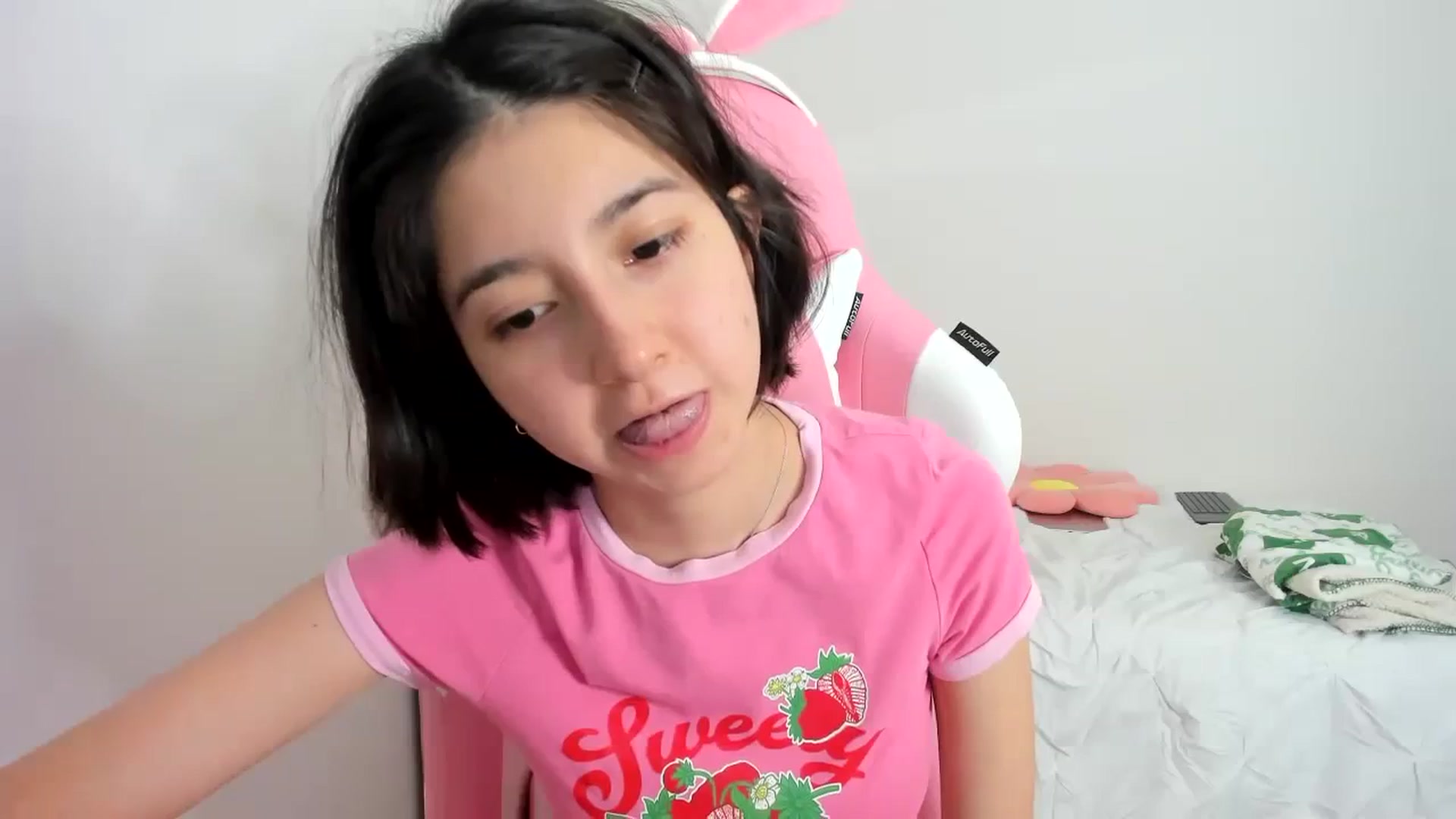 Gallery image thumbnail from Cherrycute666's myfreecams stream on, 11/26/2023, 24:43 image 18 of 20