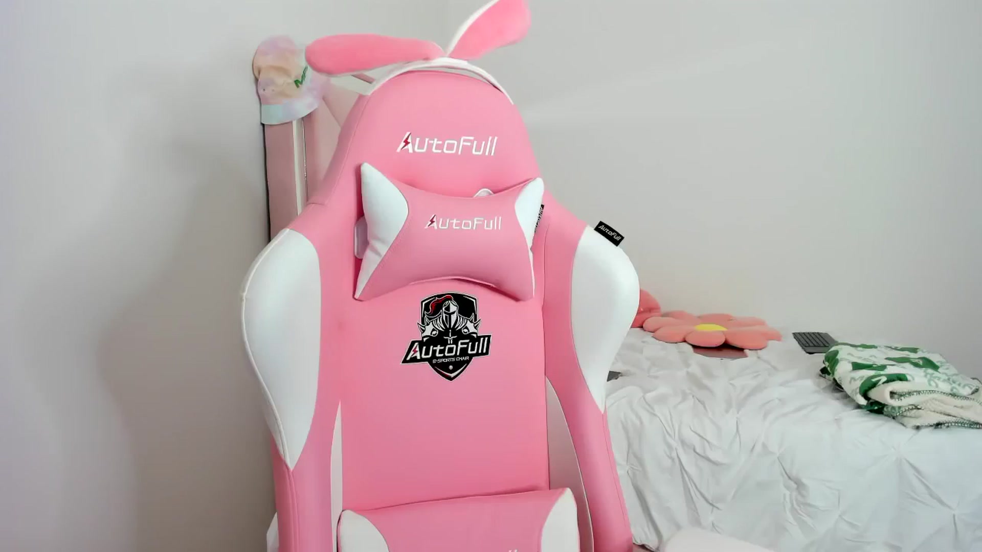 Gallery image thumbnail from Cherrycute666's myfreecams stream on, 11/26/2023, 24:43 image 19 of 20