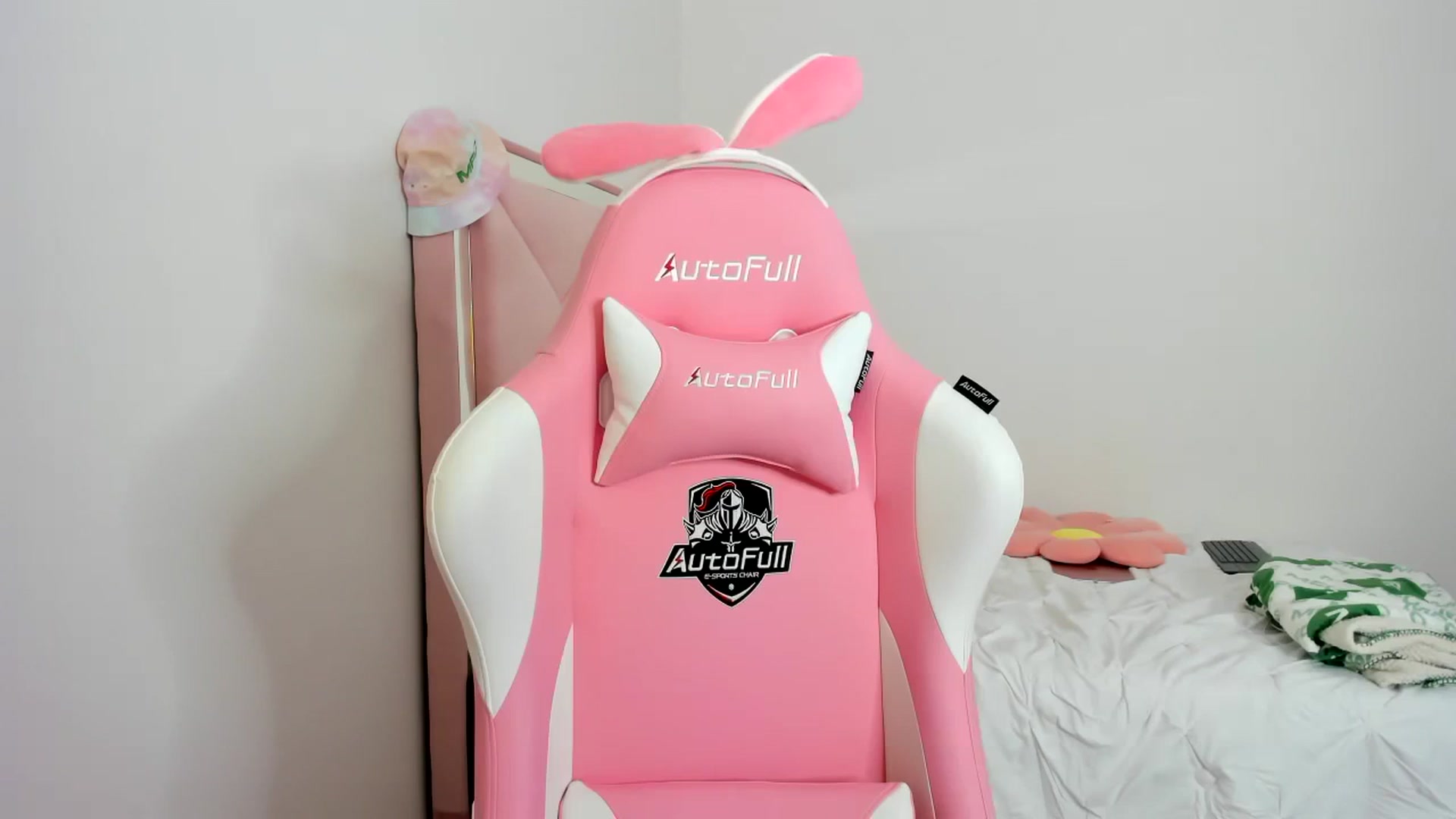 Gallery image thumbnail from Cherrycute666's myfreecams stream on, 11/26/2023, 01:33 image 4 of 20