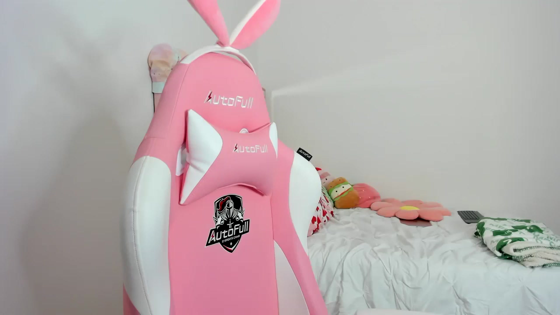 Gallery image thumbnail from Cherrycute666's myfreecams stream on, 11/26/2023, 01:33 image 14 of 20