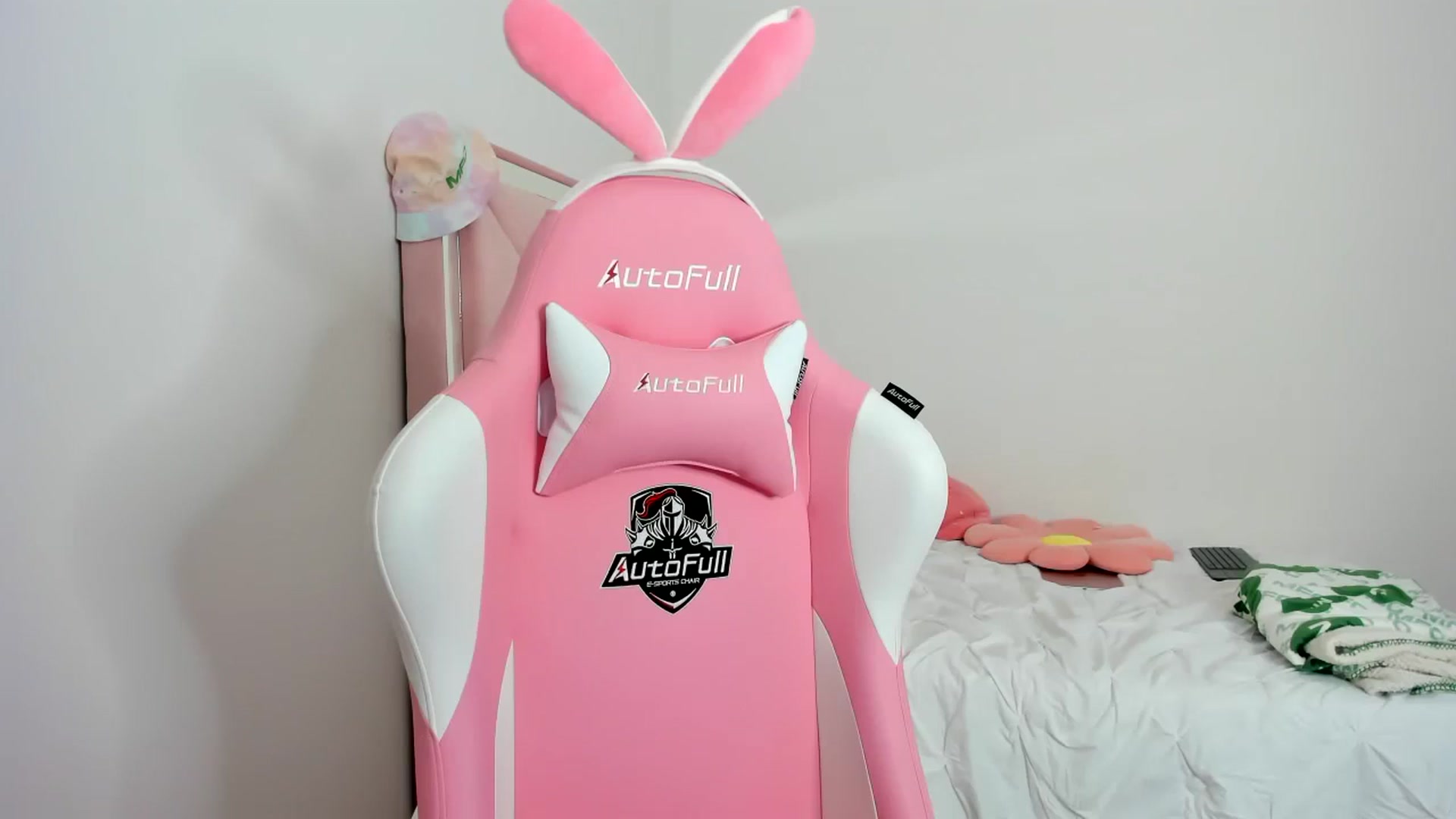 Gallery image thumbnail from Cherrycute666's myfreecams stream on, 11/26/2023, 01:33 image 19 of 20