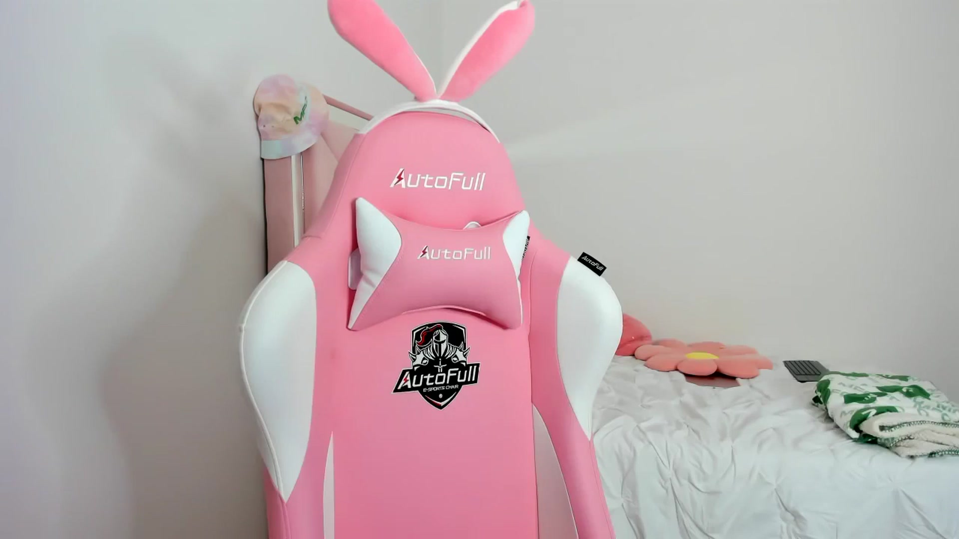 Gallery image thumbnail from Cherrycute666's myfreecams stream on, 11/26/2023, 01:33 image 18 of 20