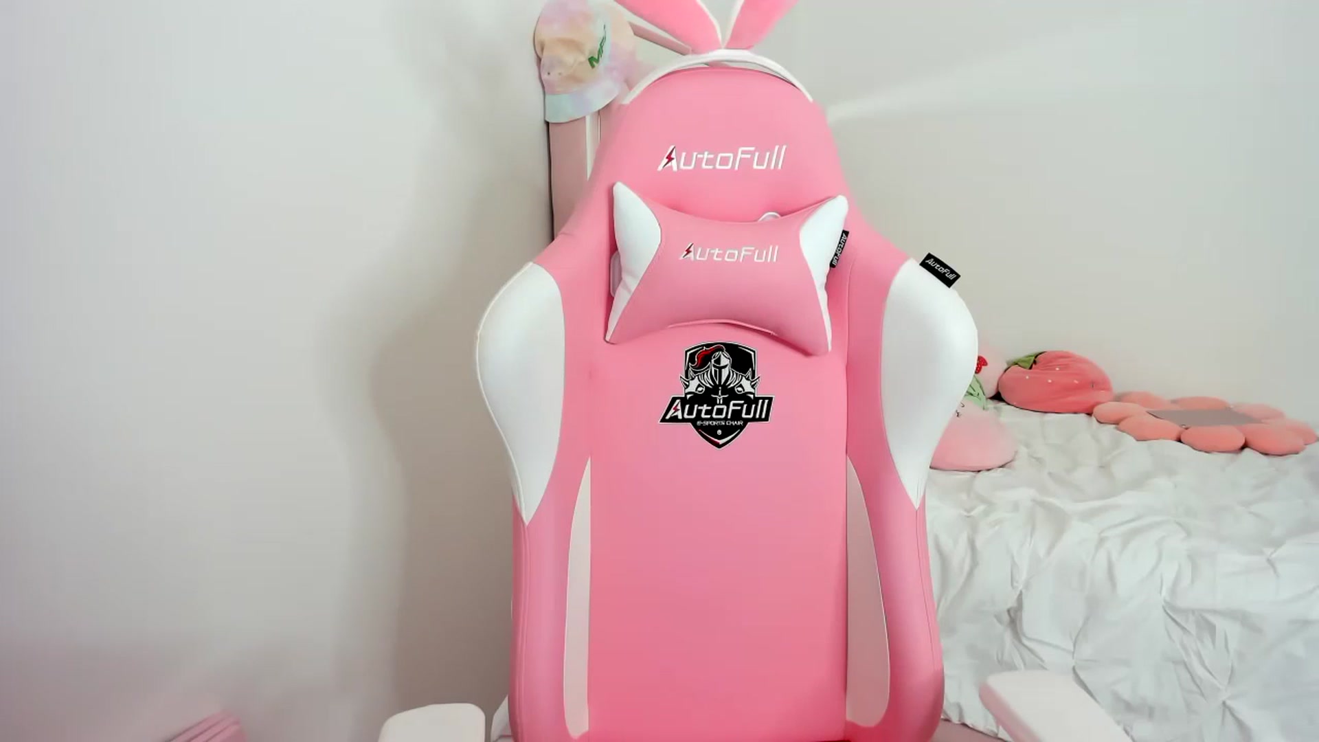 Gallery image thumbnail from Cherrycute666's myfreecams stream on, 11/26/2023, 06:25 image 15 of 20