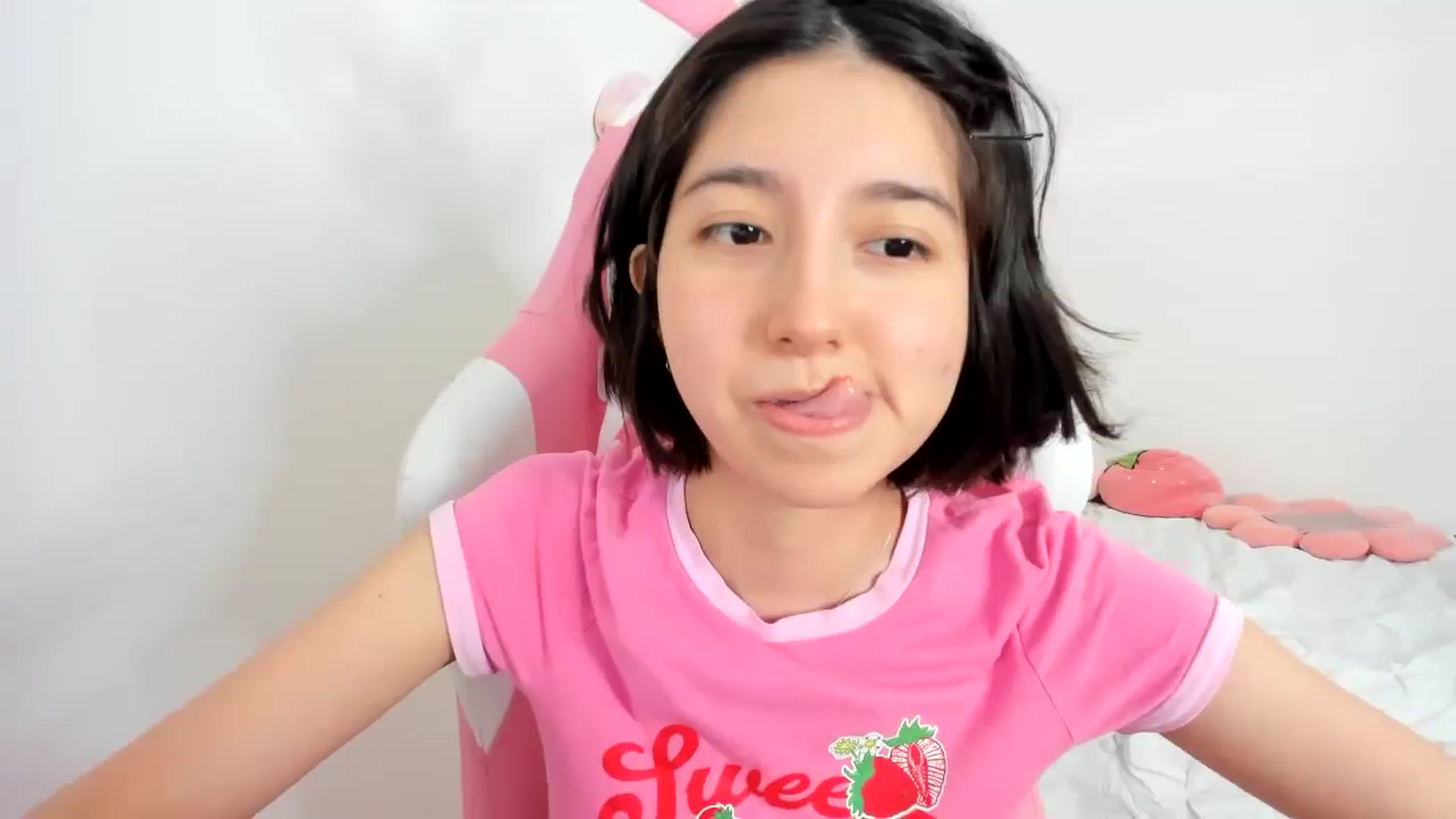 Gallery image thumbnail from Cherrycute666's myfreecams stream on, 11/26/2023, 06:25 image 1 of 20