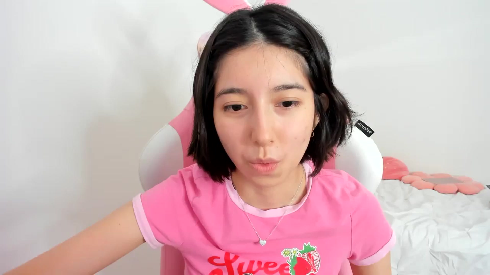 Gallery image thumbnail from Cherrycute666's myfreecams stream on, 11/26/2023, 06:25 image 17 of 20