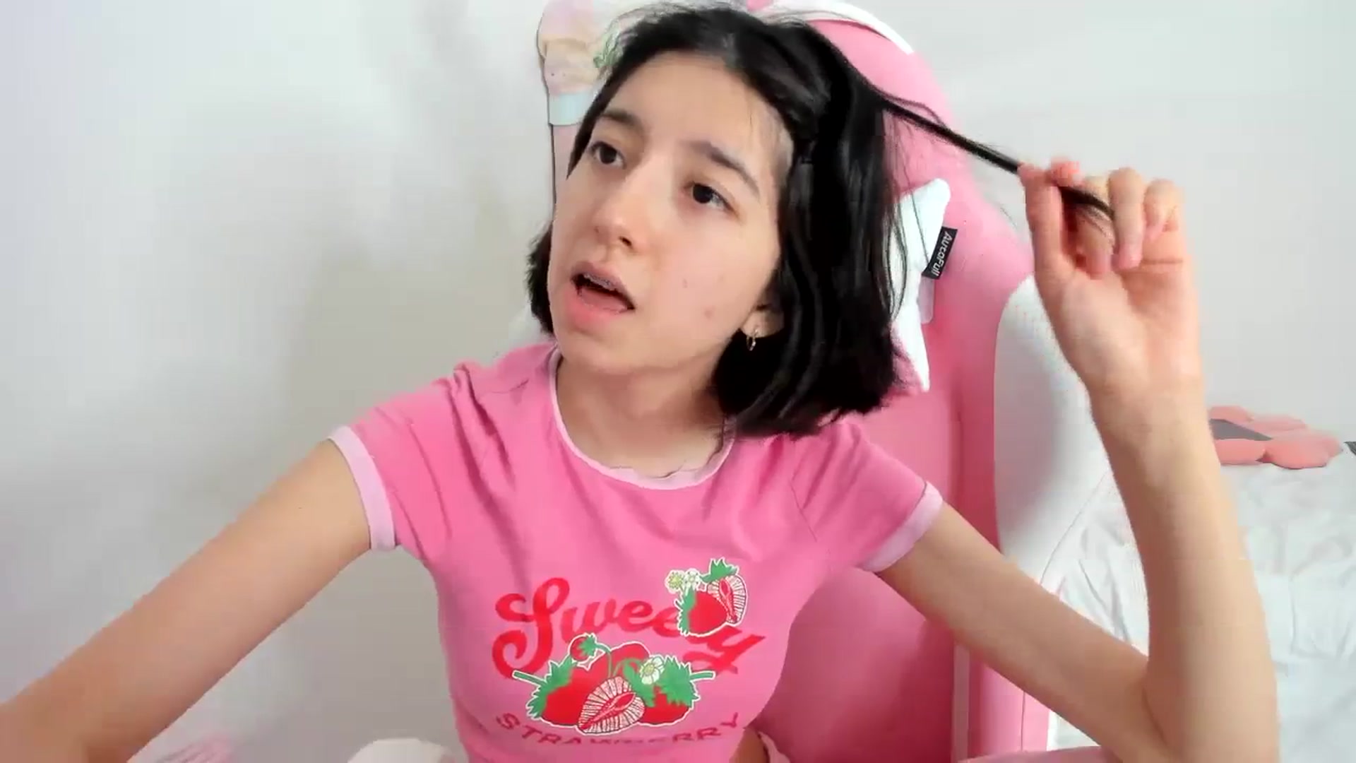 Gallery image thumbnail from Cherrycute666's myfreecams stream on, 11/26/2023, 07:30 image 14 of 20