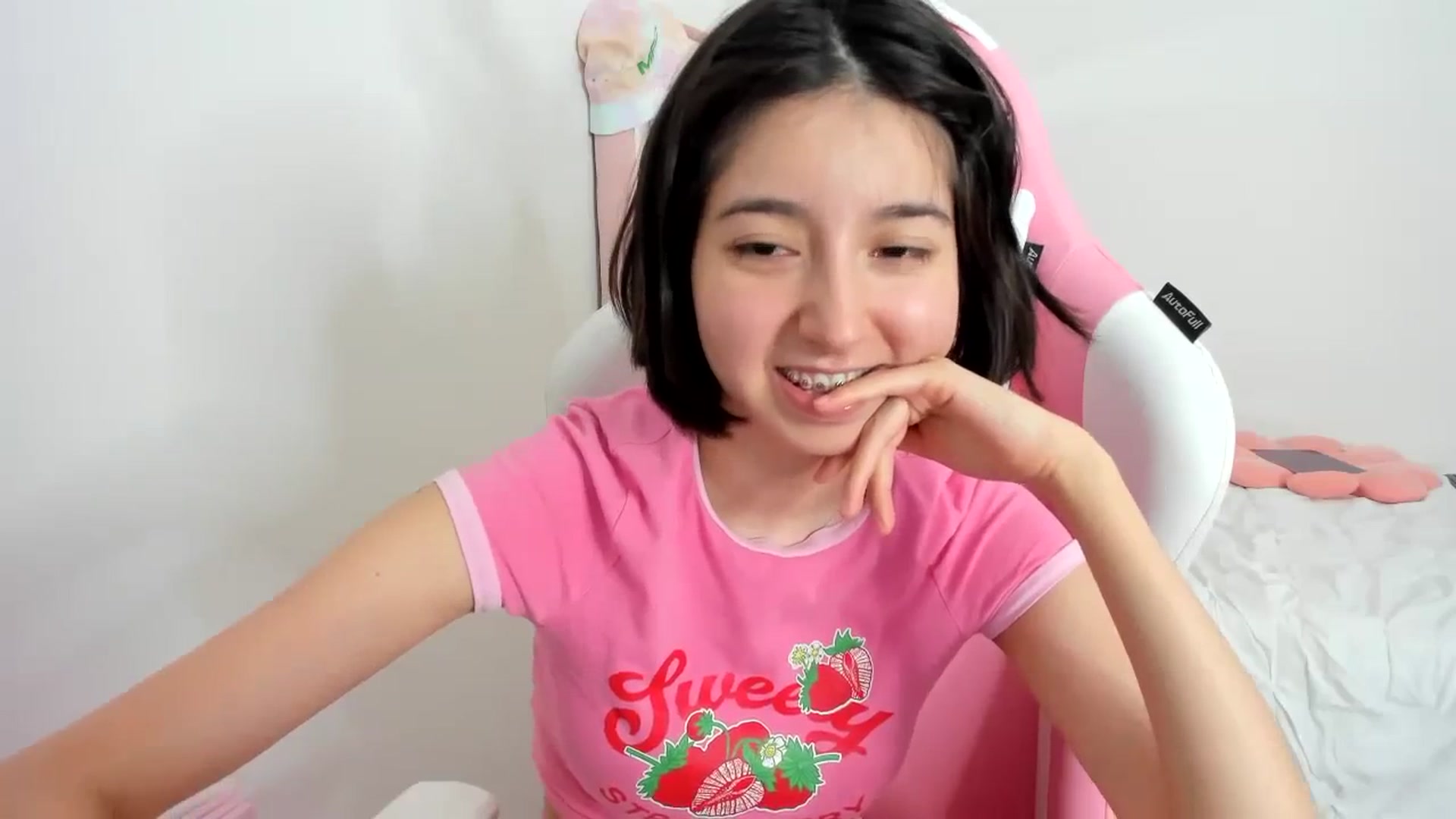 Gallery image thumbnail from Cherrycute666's myfreecams stream on, 11/26/2023, 07:30 image 20 of 20