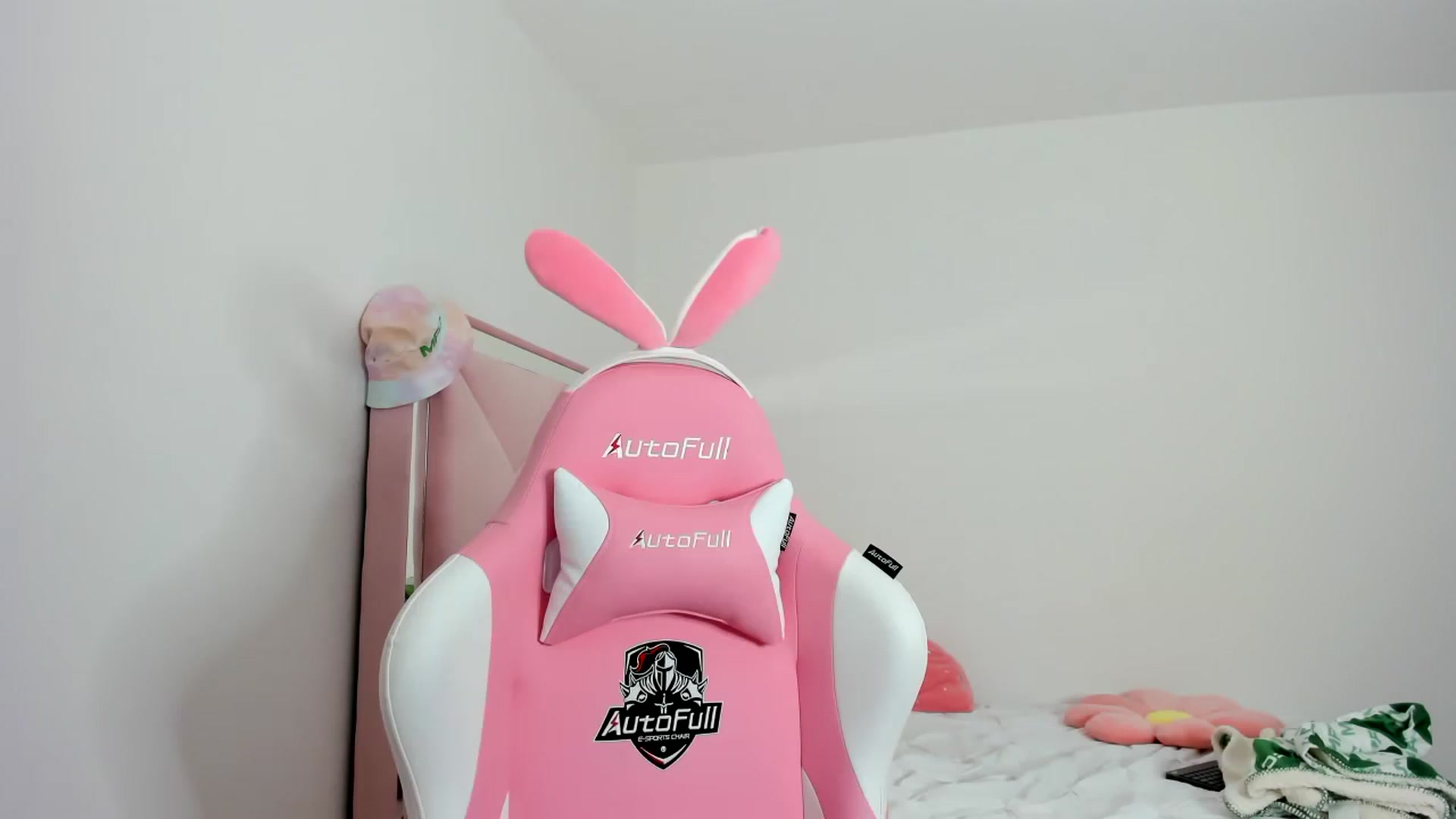 Gallery image thumbnail from Cherrycute666's myfreecams stream on, 11/26/2023, 11:00 image 18 of 20