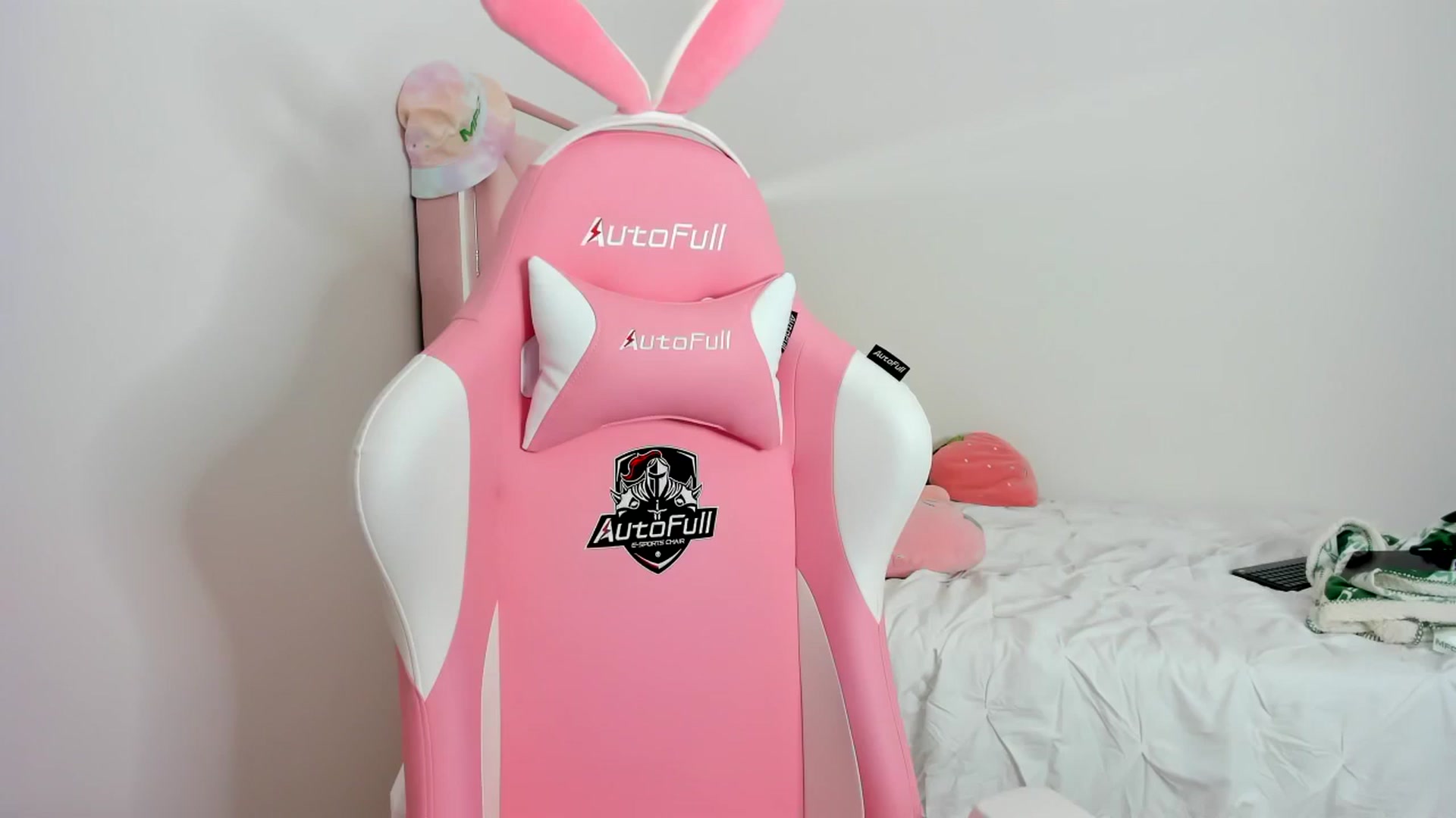Gallery image thumbnail from Cherrycute666's myfreecams stream on, 11/26/2023, 11:00 image 12 of 20