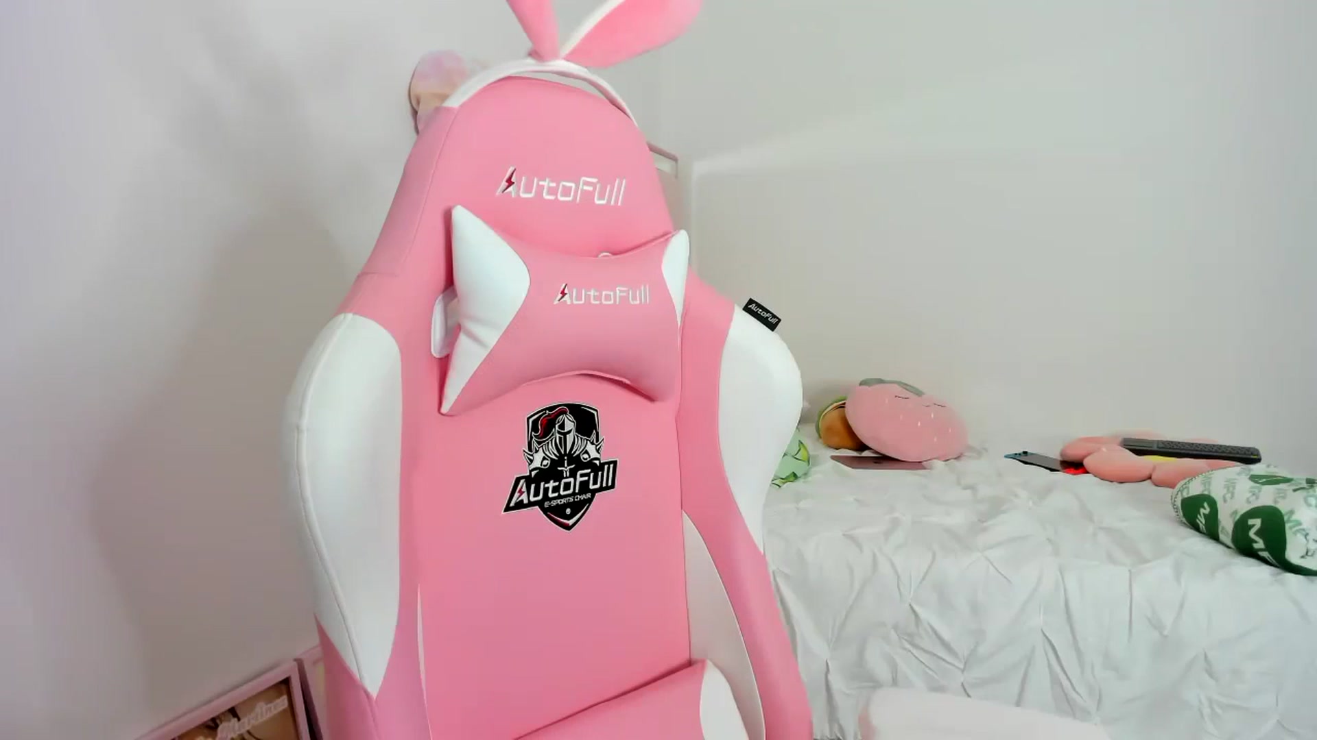 Gallery image thumbnail from Cherrycute666's myfreecams stream on, 11/27/2023, 08:40 image 6 of 20