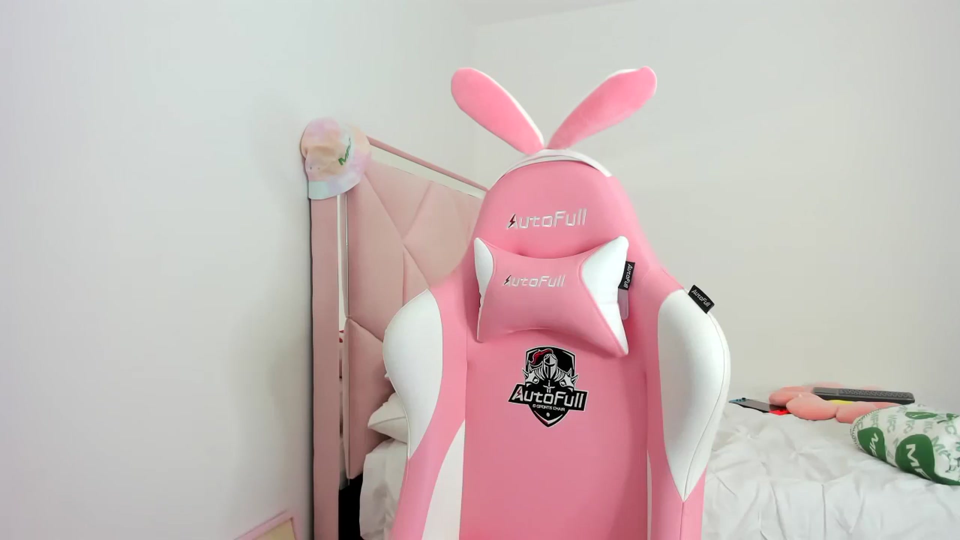 Gallery image thumbnail from Cherrycute666's myfreecams stream on, 11/27/2023, 08:40 image 16 of 20