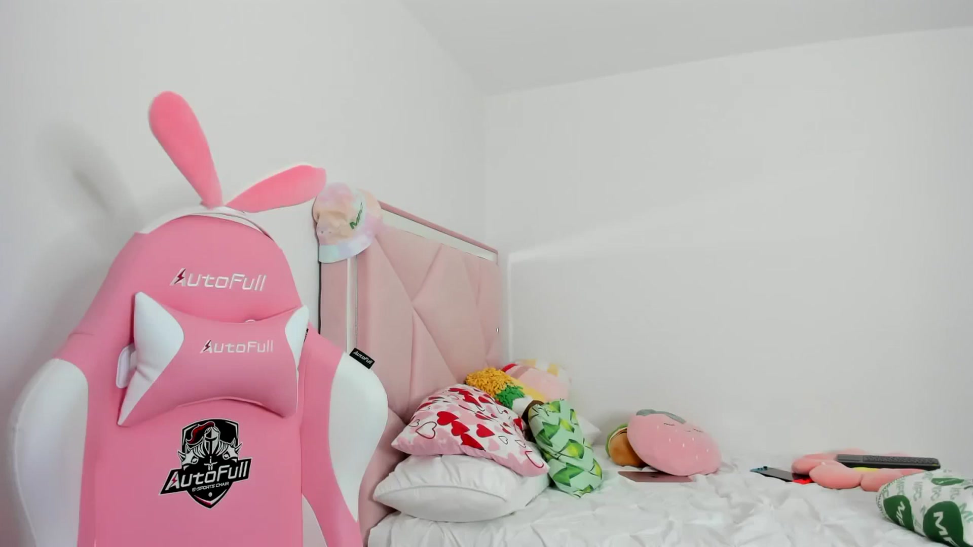 Gallery image thumbnail from Cherrycute666's myfreecams stream on, 11/27/2023, 08:40 image 18 of 20