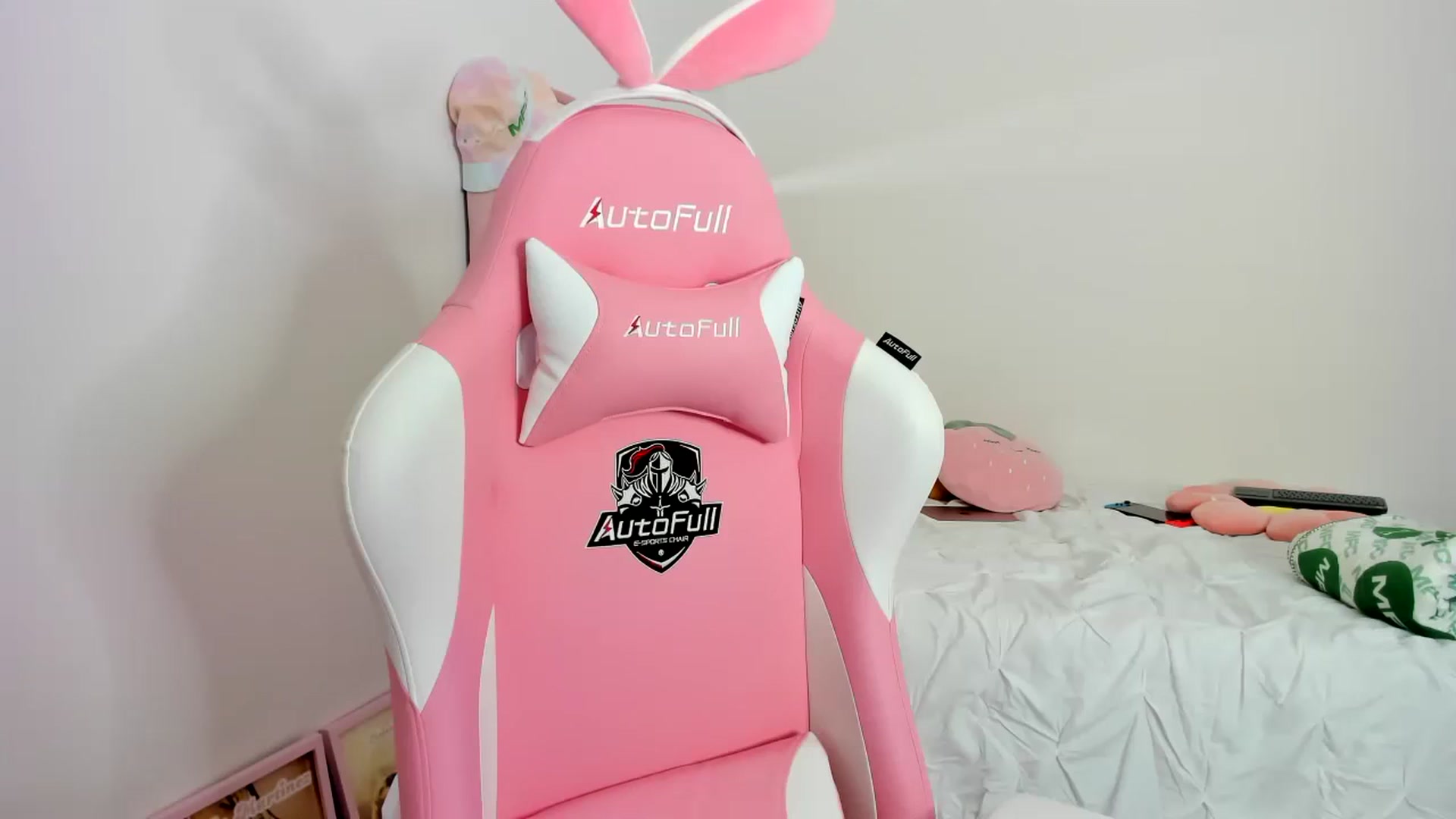 Gallery image thumbnail from Cherrycute666's myfreecams stream on, 11/27/2023, 08:40 image 10 of 20