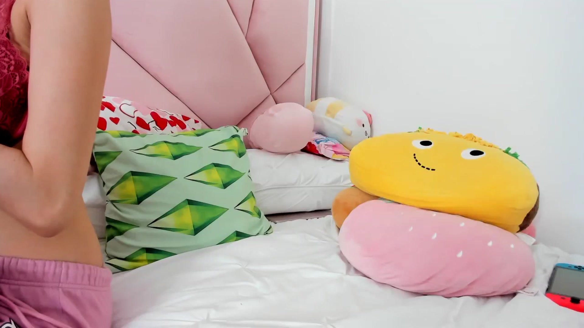 Gallery image thumbnail from Cherrycute666's myfreecams stream on, 11/27/2023, 10:15 image 10 of 20