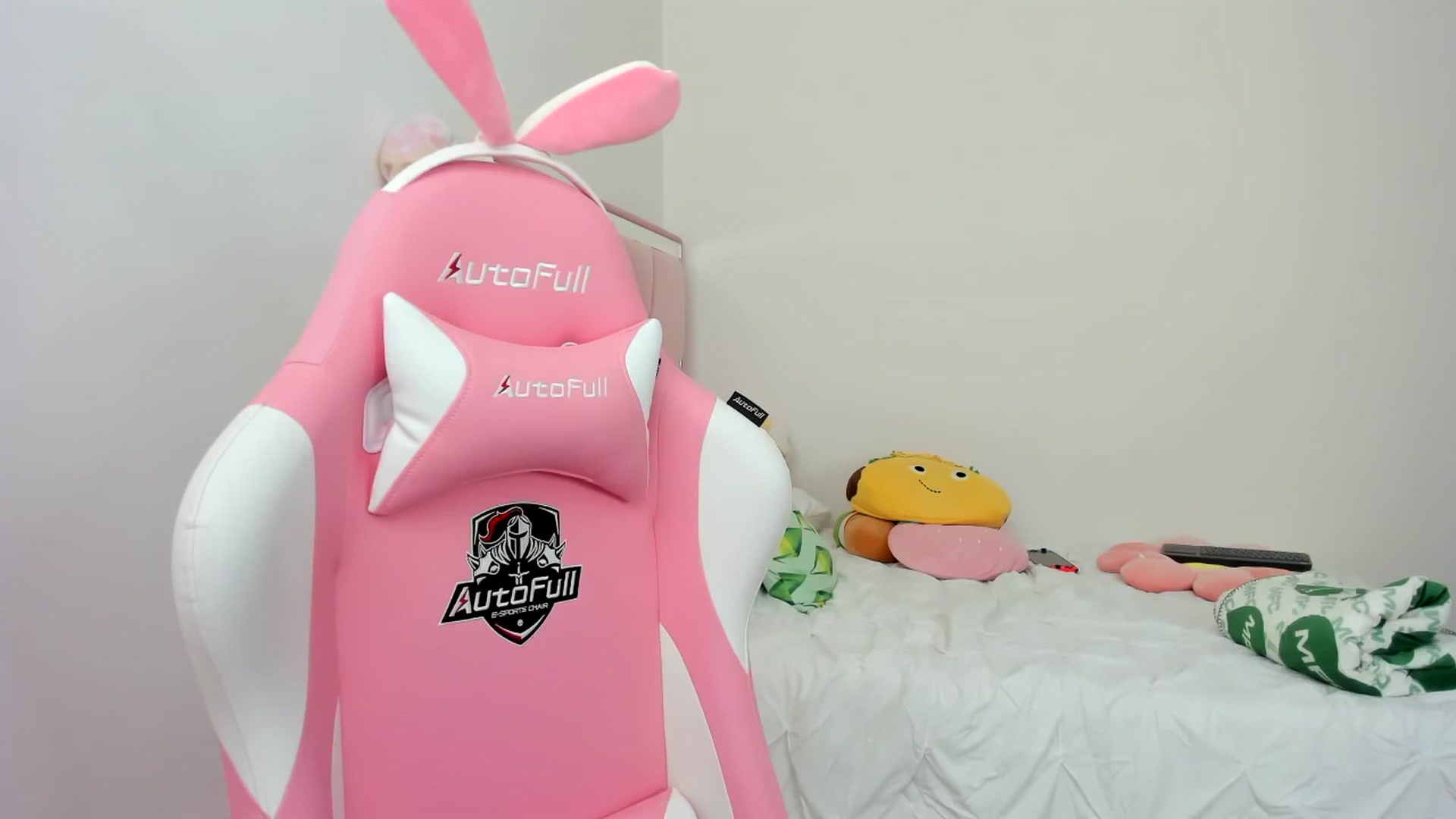 Gallery image thumbnail from Cherrycute666's myfreecams stream on, 11/27/2023, 21:30 image 1 of 20