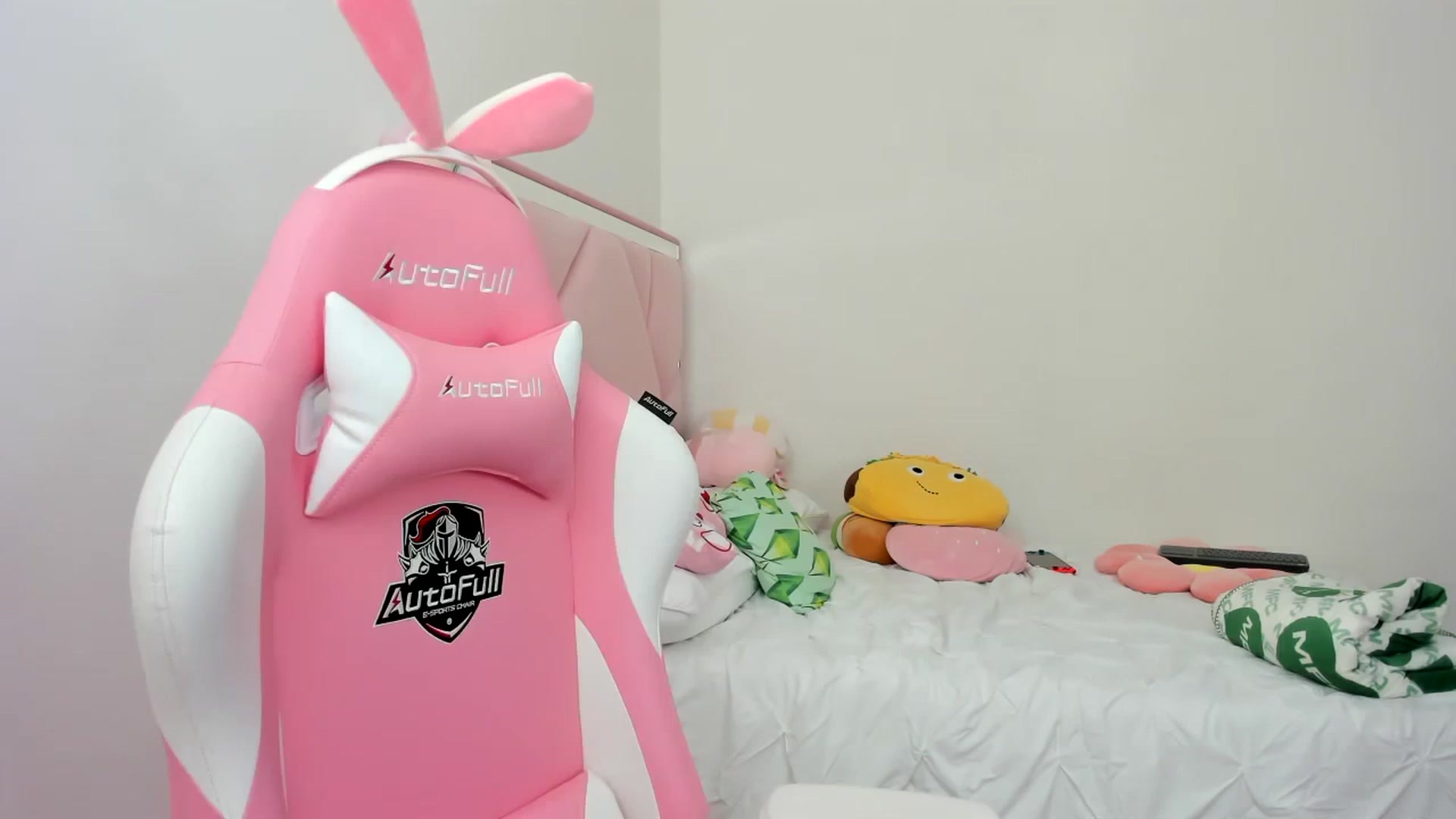 Gallery image thumbnail from Cherrycute666's myfreecams stream on, 11/27/2023, 21:30 image 3 of 20