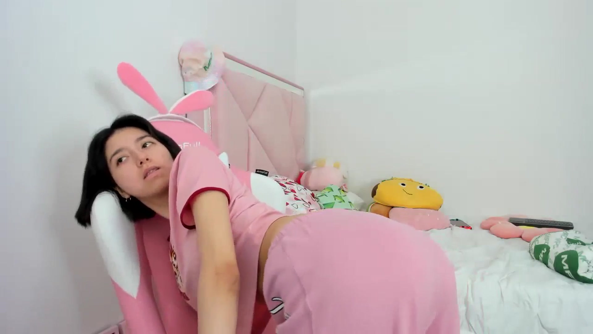 Gallery image thumbnail from Cherrycute666's myfreecams stream on, 11/28/2023, 24:16 image 5 of 20