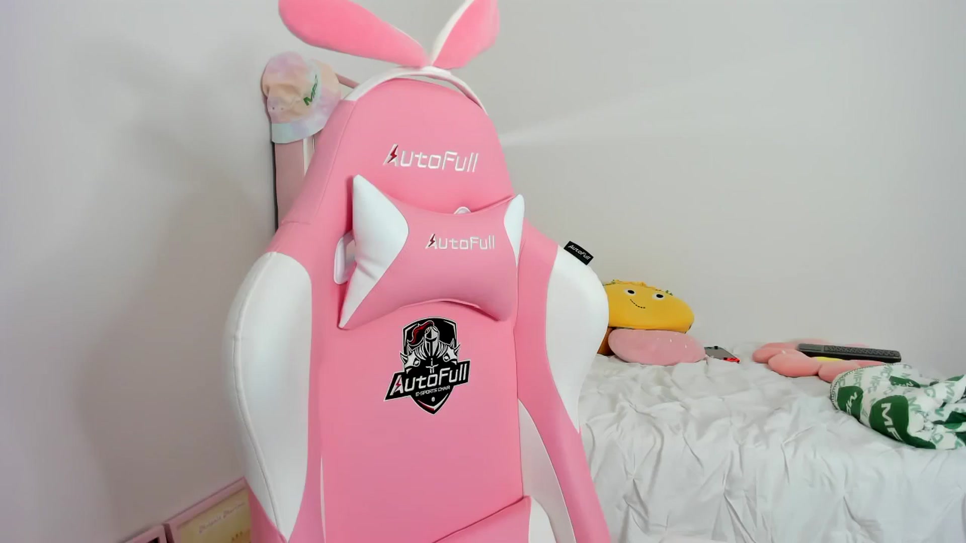 Gallery image thumbnail from Cherrycute666's myfreecams stream on, 11/28/2023, 24:16 image 16 of 20
