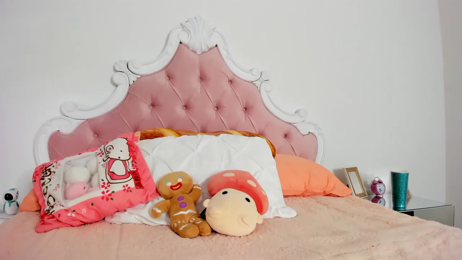Gallery image thumbnail from Cherrycute666's myfreecams stream on, 11/28/2023, 01:44 image 7 of 20