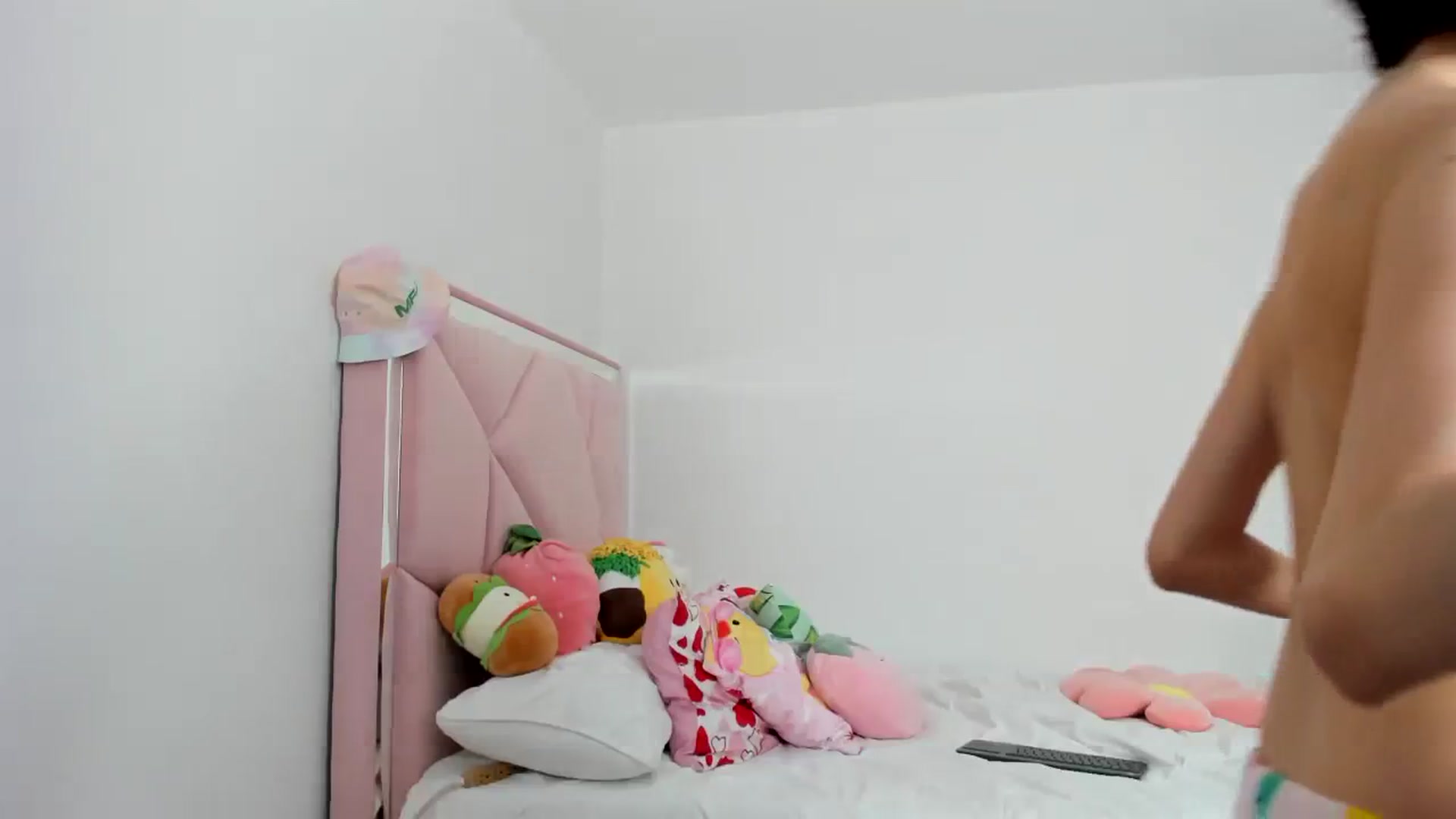 Gallery image thumbnail from Cherrycute666's myfreecams stream on, 11/28/2023, 23:21 image 6 of 20