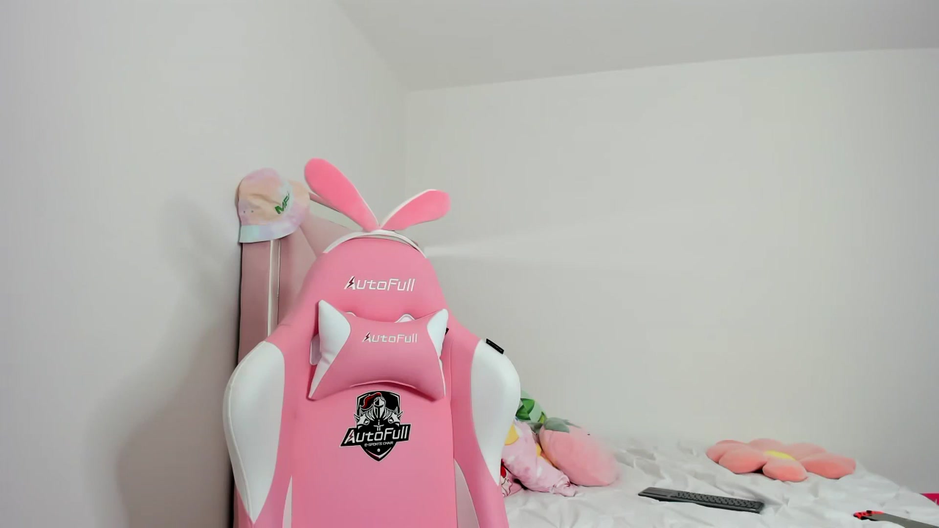 Gallery image thumbnail from Cherrycute666's myfreecams stream on, 11/28/2023, 23:21 image 9 of 20