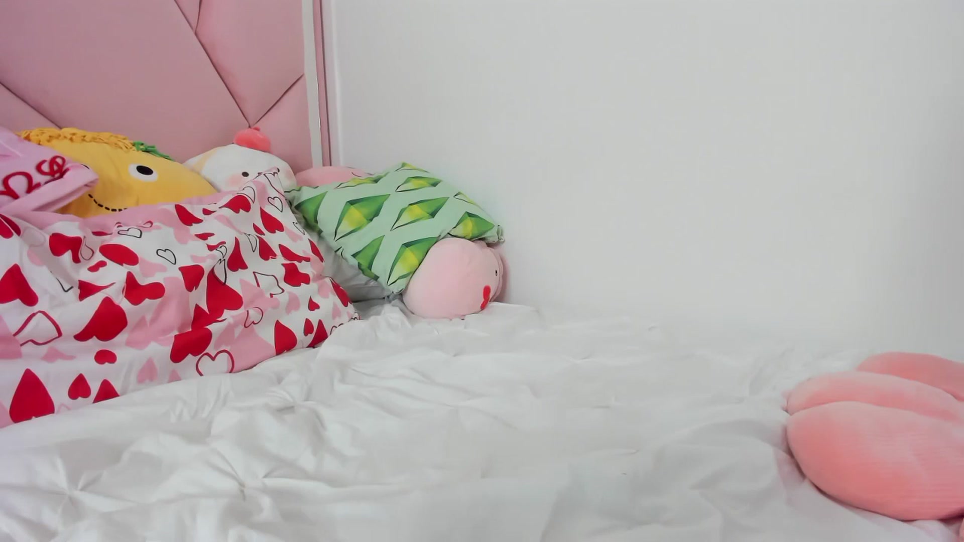 Gallery image thumbnail from Cherrycute666's myfreecams stream on, 11/29/2023, 05:07 image 6 of 20